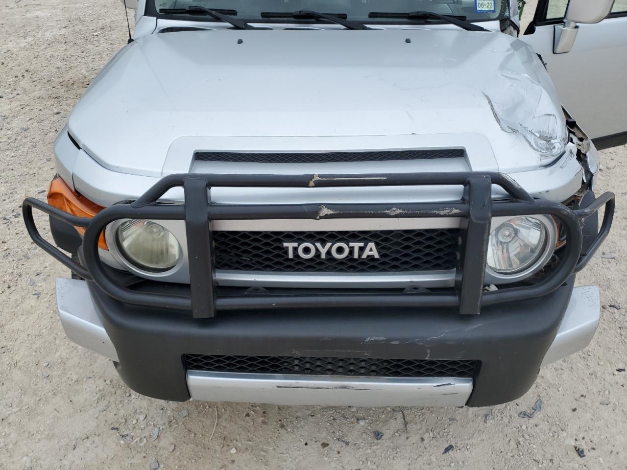 Photo 10 VIN: JTEBU11F270087704 - TOYOTA FJ CRUISER 