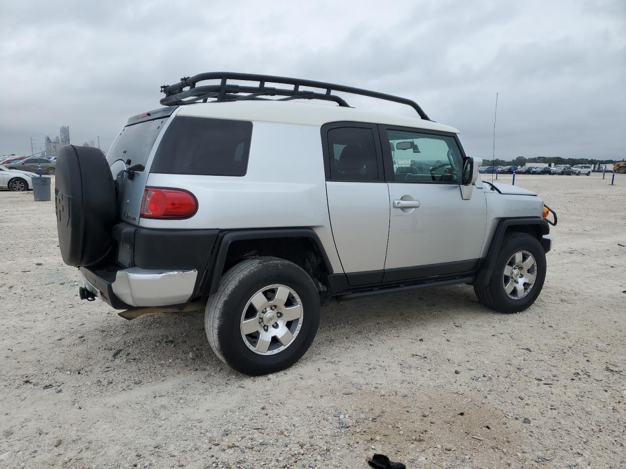 Photo 2 VIN: JTEBU11F270087704 - TOYOTA FJ CRUISER 