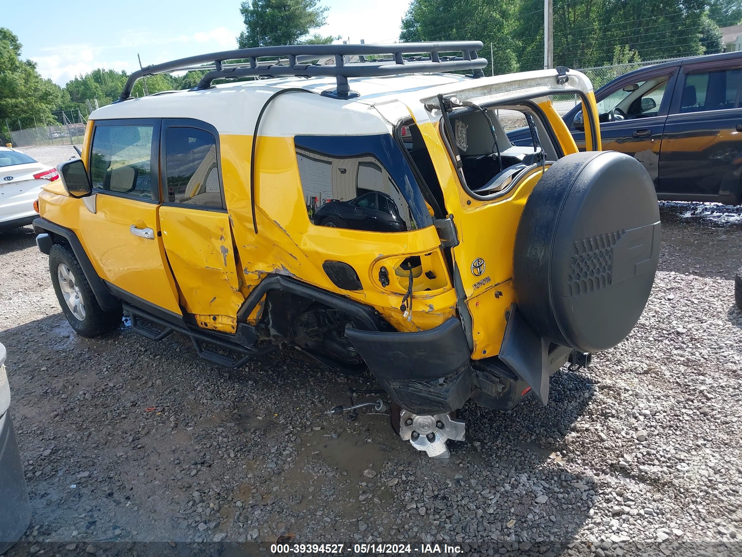 Photo 2 VIN: JTEBU11F370018035 - TOYOTA FJ CRUISER 