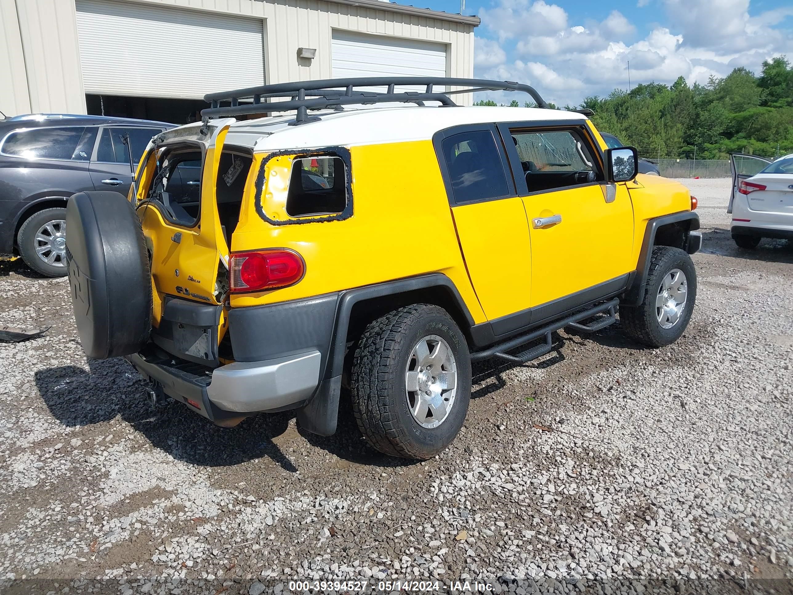 Photo 3 VIN: JTEBU11F370018035 - TOYOTA FJ CRUISER 