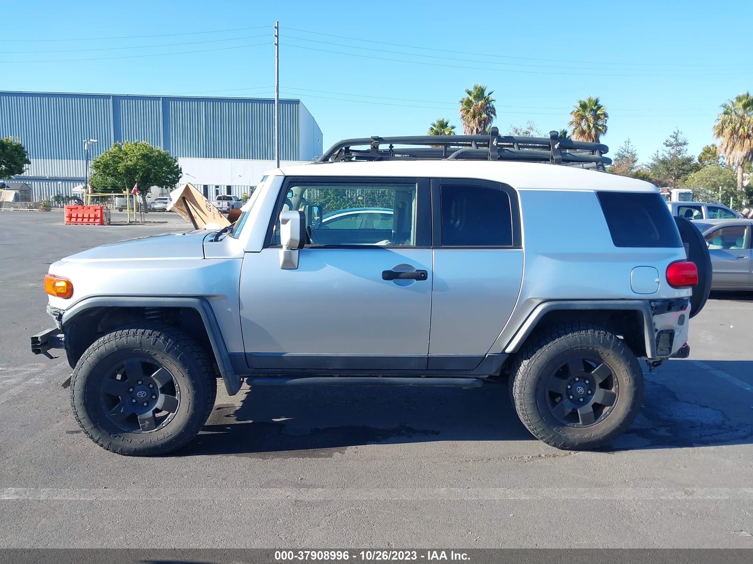 Photo 14 VIN: JTEBU11F370079109 - TOYOTA FJ CRUISER 