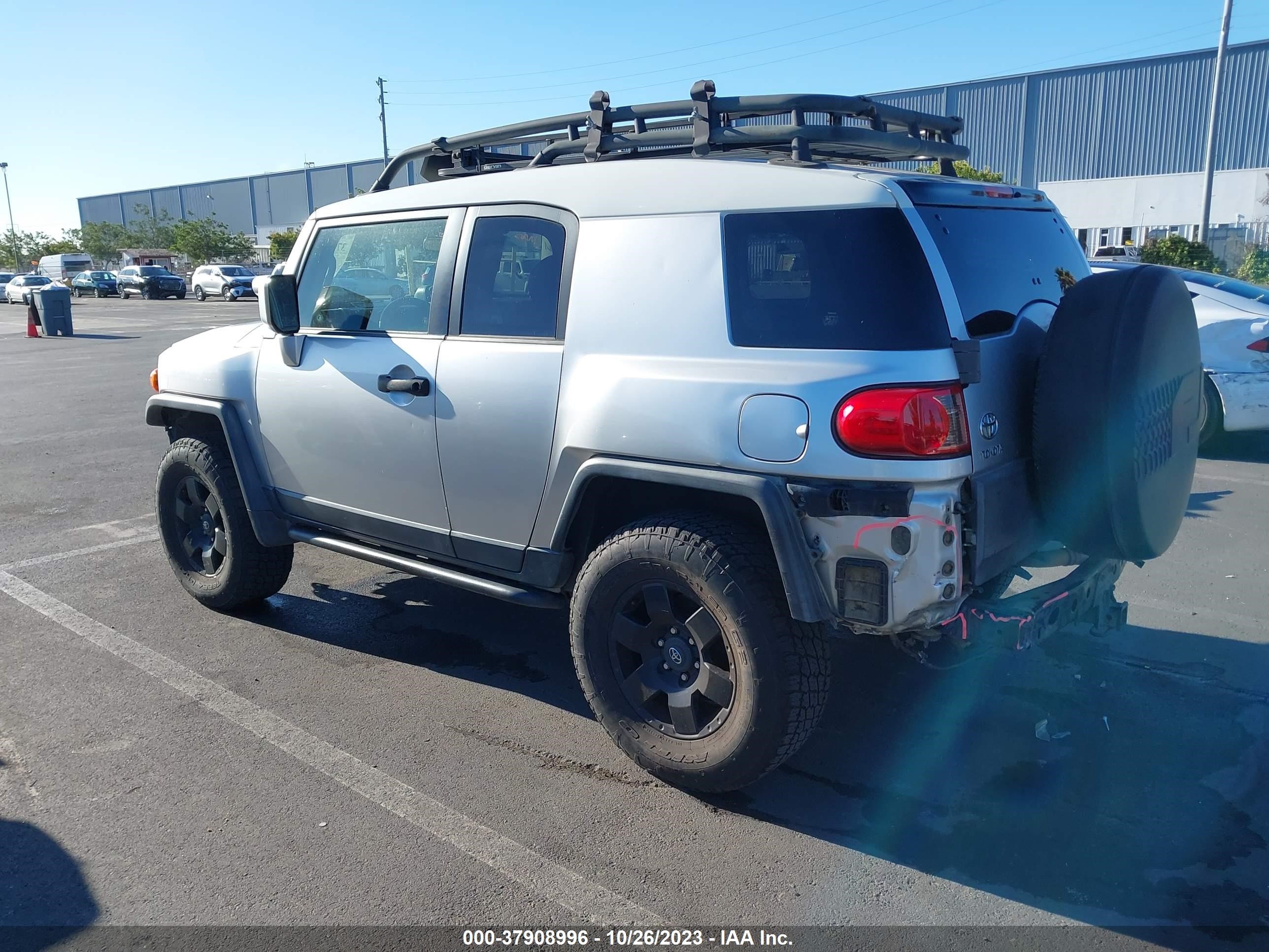 Photo 2 VIN: JTEBU11F370079109 - TOYOTA FJ CRUISER 