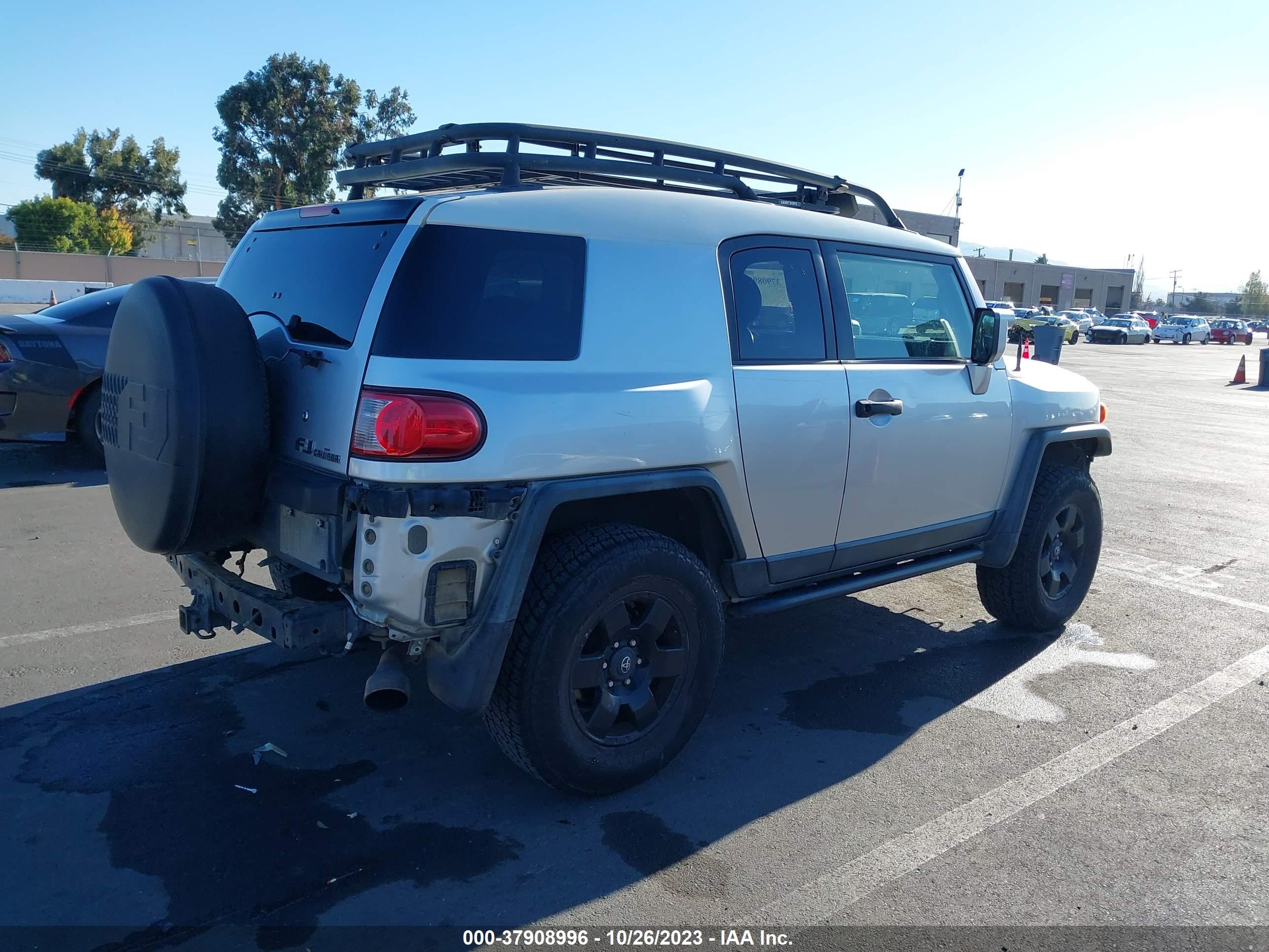 Photo 3 VIN: JTEBU11F370079109 - TOYOTA FJ CRUISER 