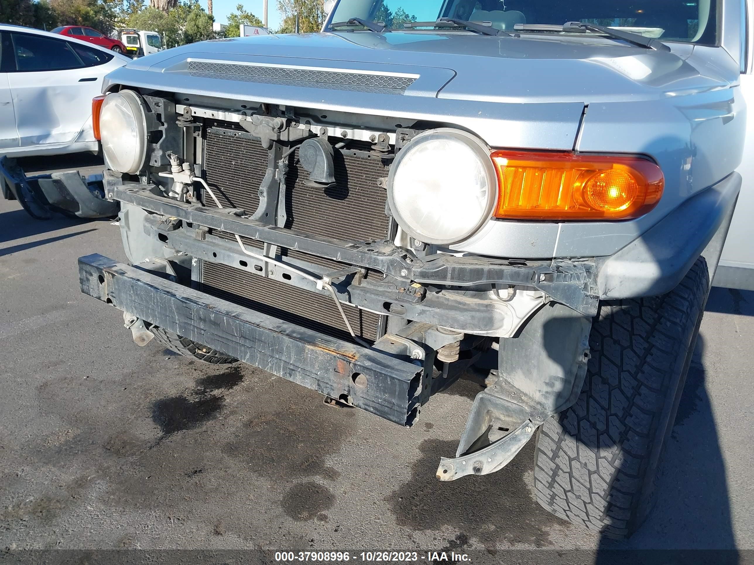 Photo 5 VIN: JTEBU11F370079109 - TOYOTA FJ CRUISER 