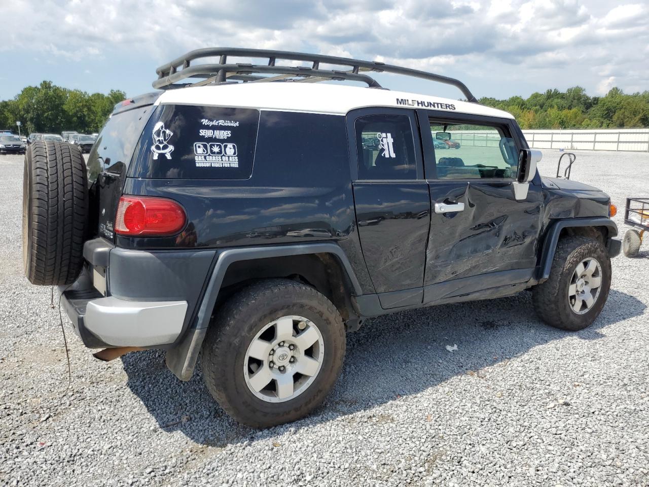 Photo 2 VIN: JTEBU11F370099330 - TOYOTA FJ CRUISER 