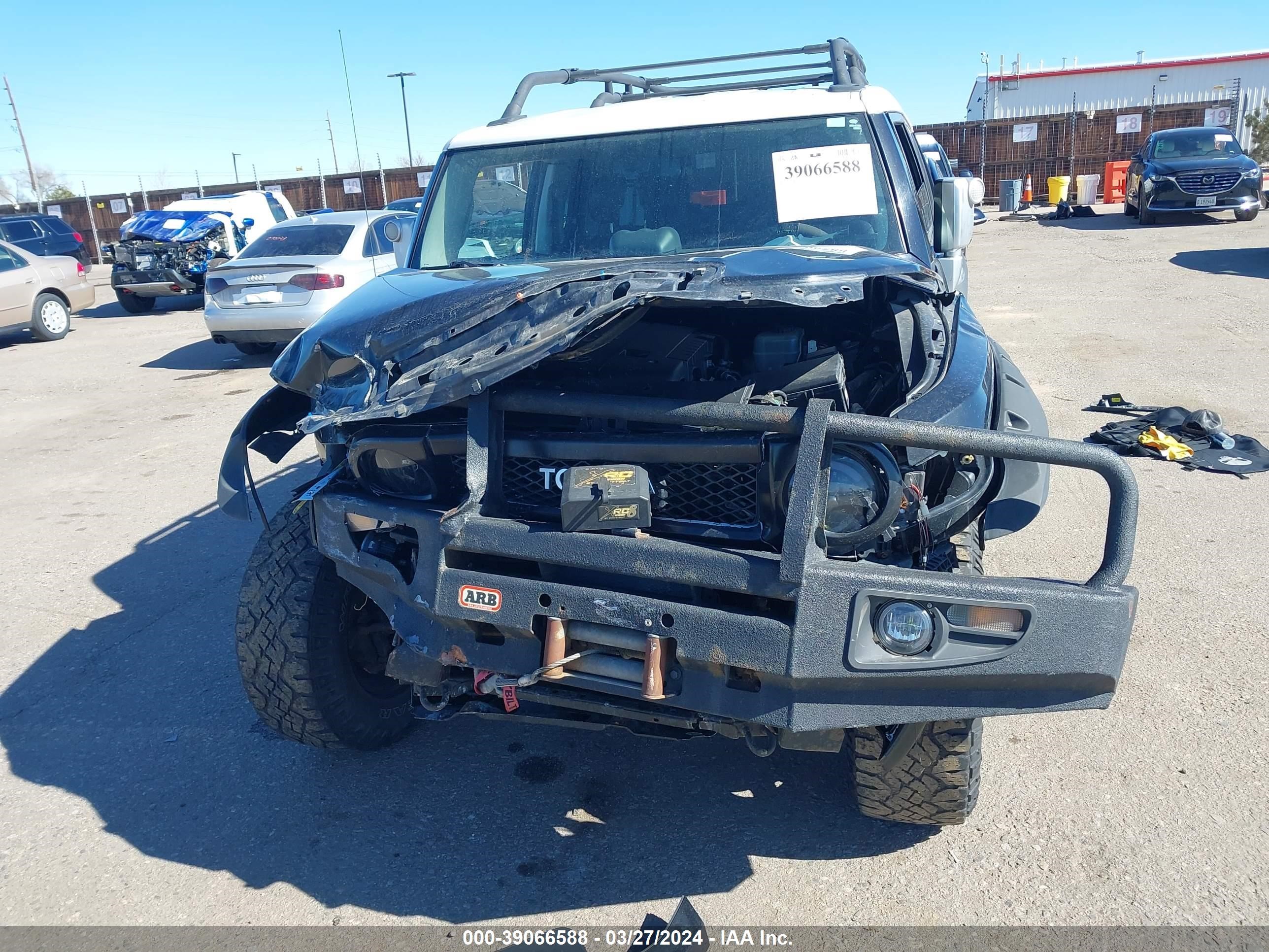 Photo 11 VIN: JTEBU11F38K036654 - TOYOTA FJ CRUISER 