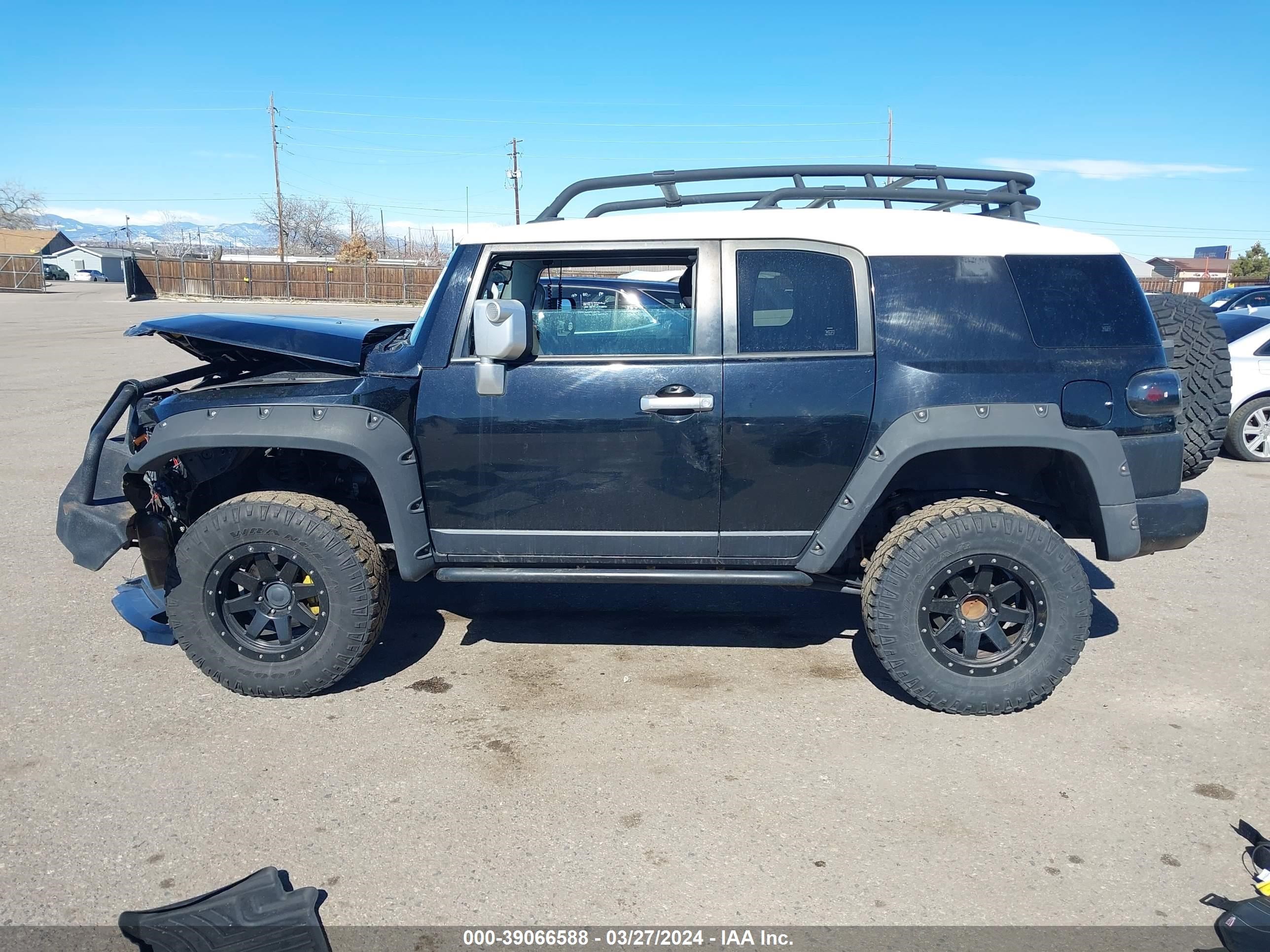 Photo 13 VIN: JTEBU11F38K036654 - TOYOTA FJ CRUISER 