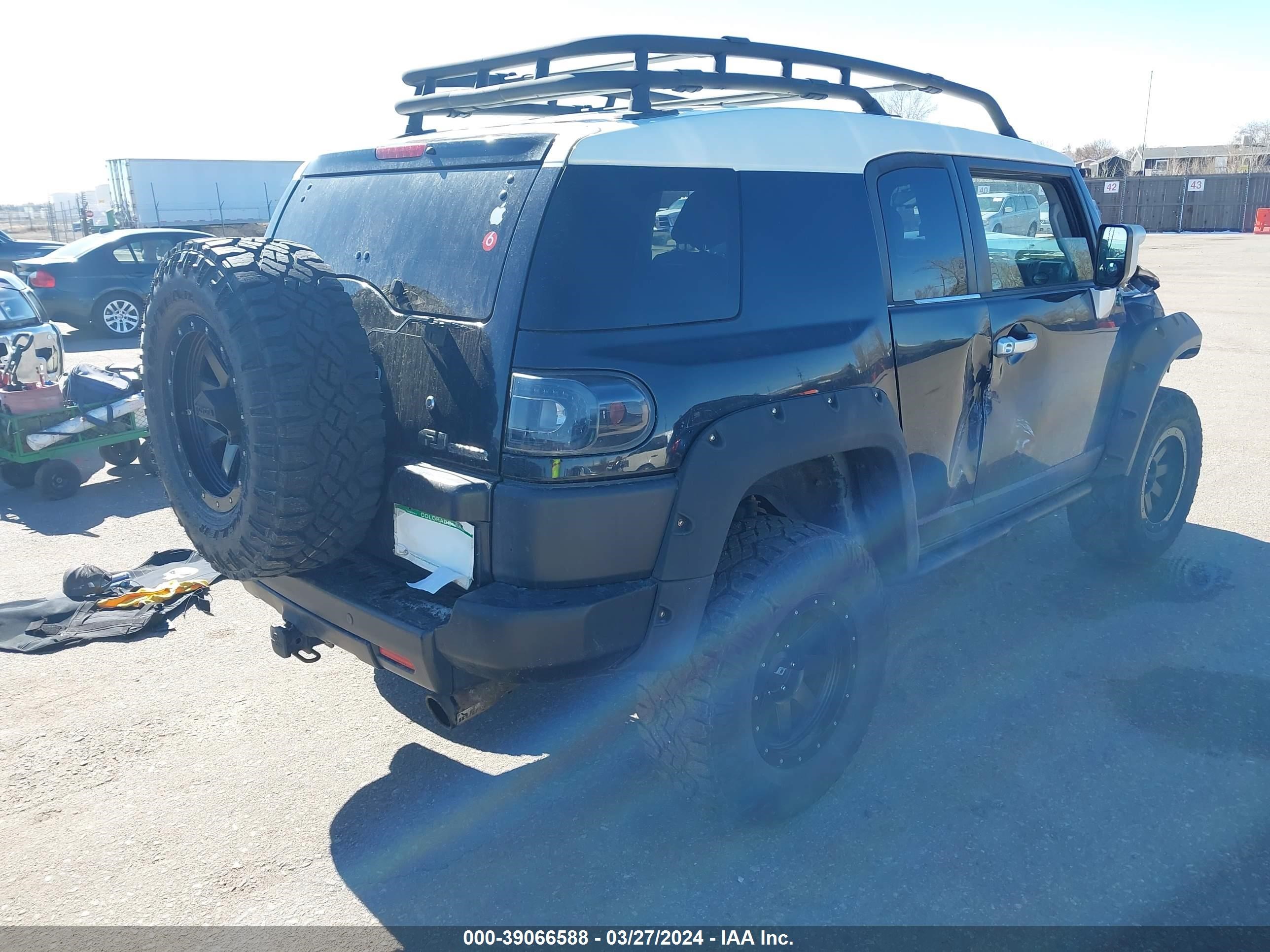 Photo 3 VIN: JTEBU11F38K036654 - TOYOTA FJ CRUISER 