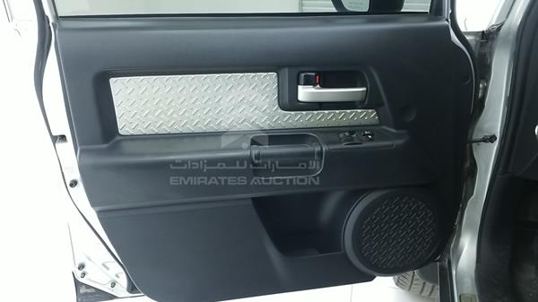 Photo 9 VIN: JTEBU11F38K055060 - TOYOTA FJ CRUISER 