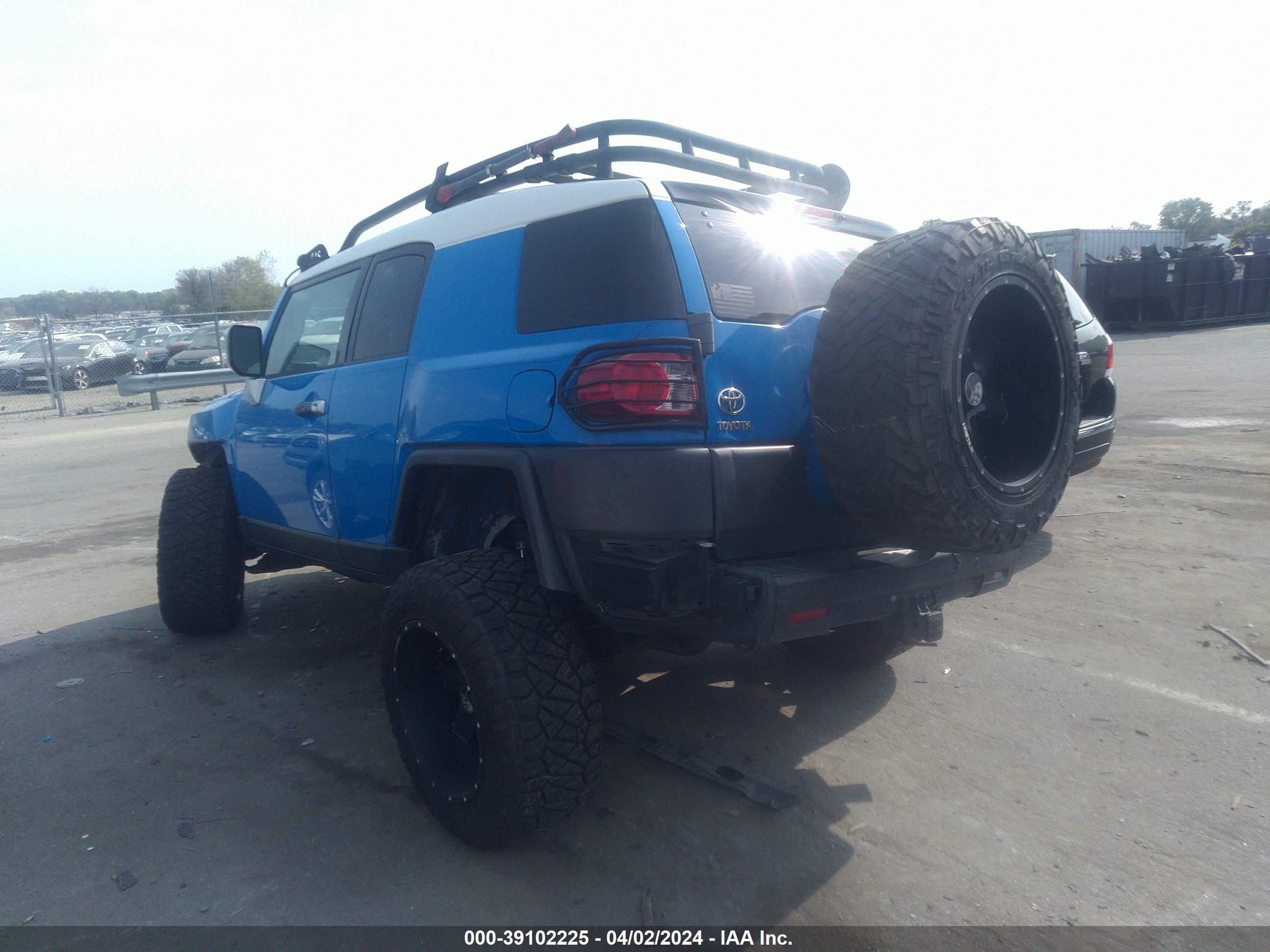 Photo 2 VIN: JTEBU11F470016584 - TOYOTA FJ CRUISER 