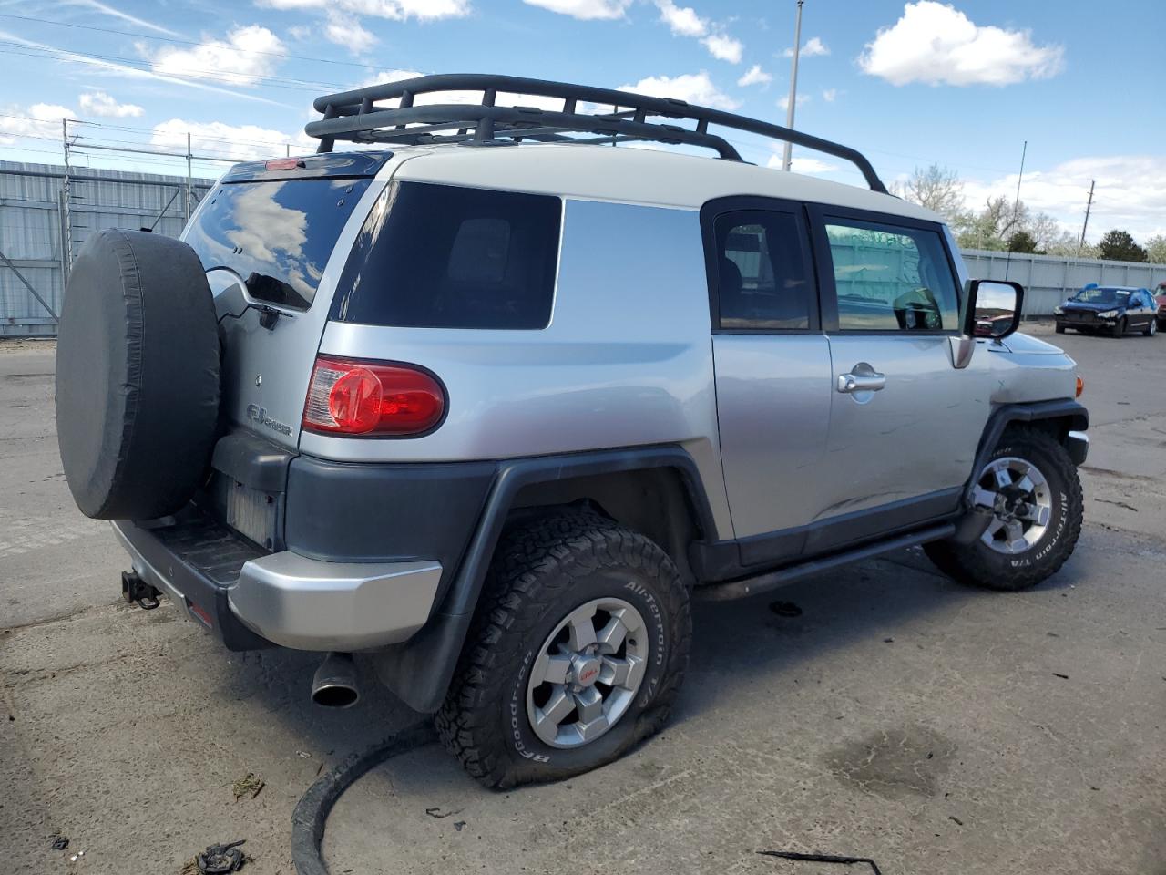 Photo 2 VIN: JTEBU11F470068572 - TOYOTA FJ CRUISER 