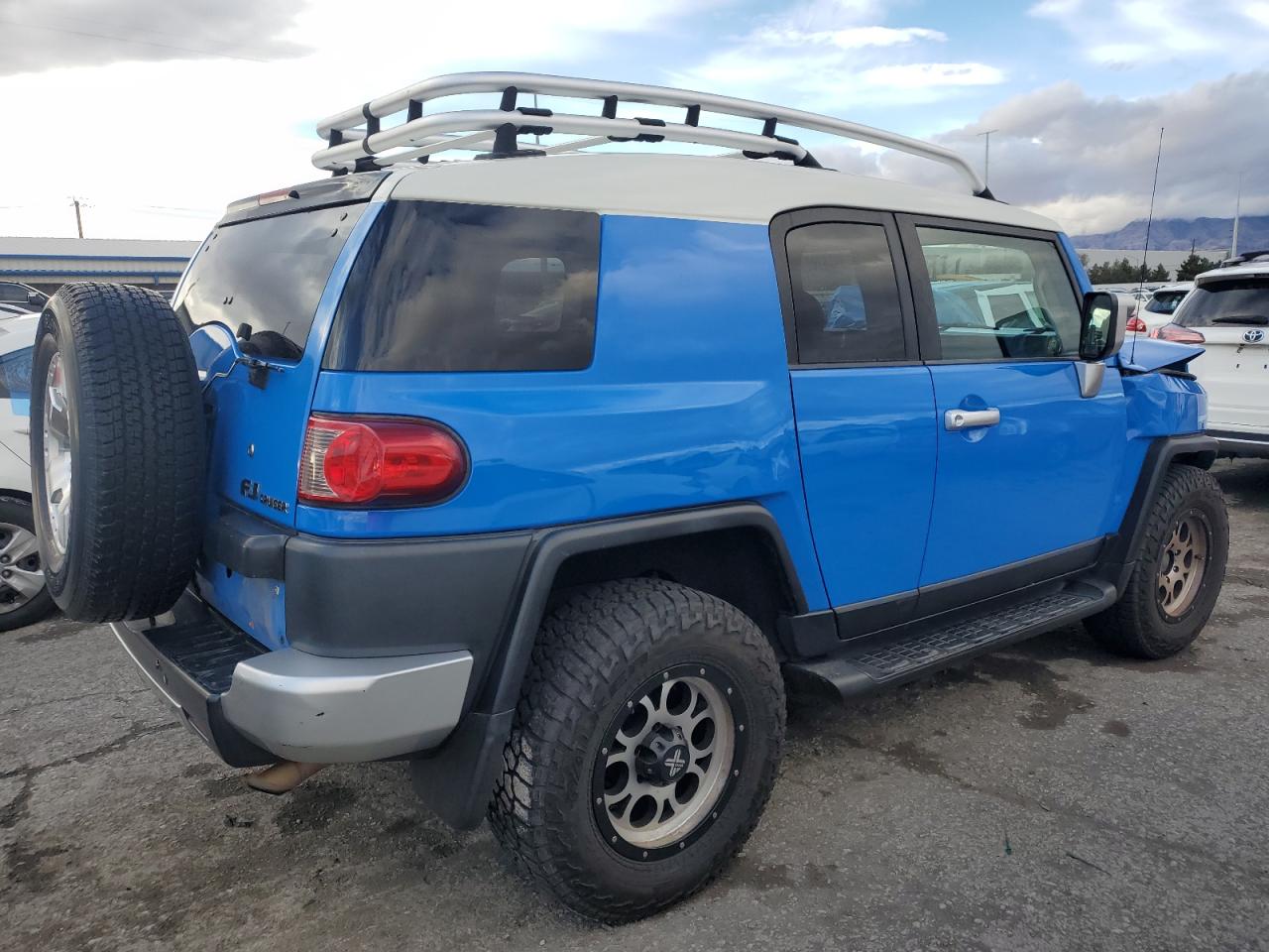 Photo 2 VIN: JTEBU11F470090975 - TOYOTA FJ CRUISER 