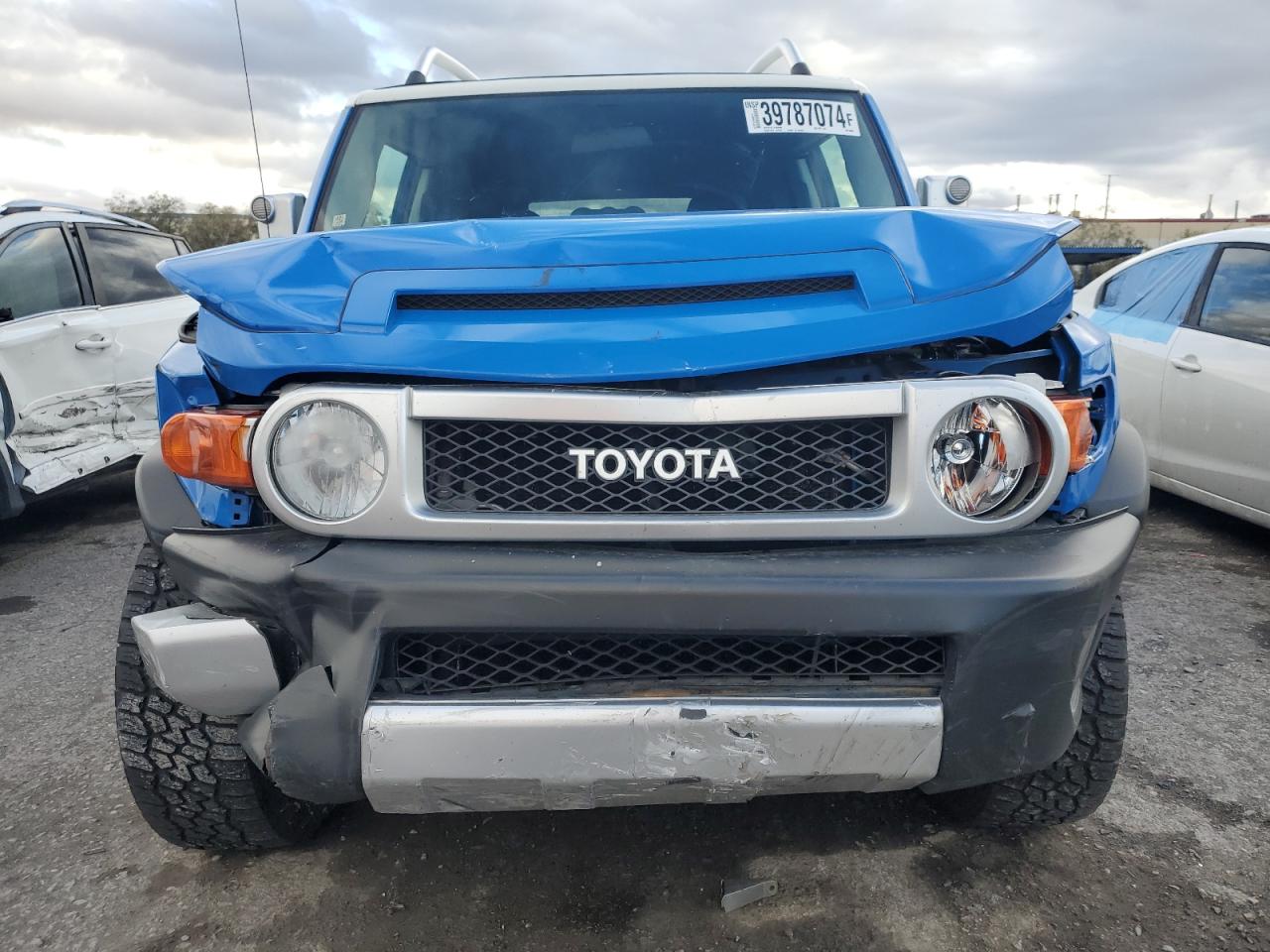 Photo 4 VIN: JTEBU11F470090975 - TOYOTA FJ CRUISER 