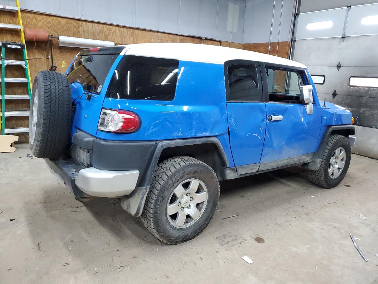 Photo 2 VIN: JTEBU11F570033409 - TOYOTA FJ CRUISER 