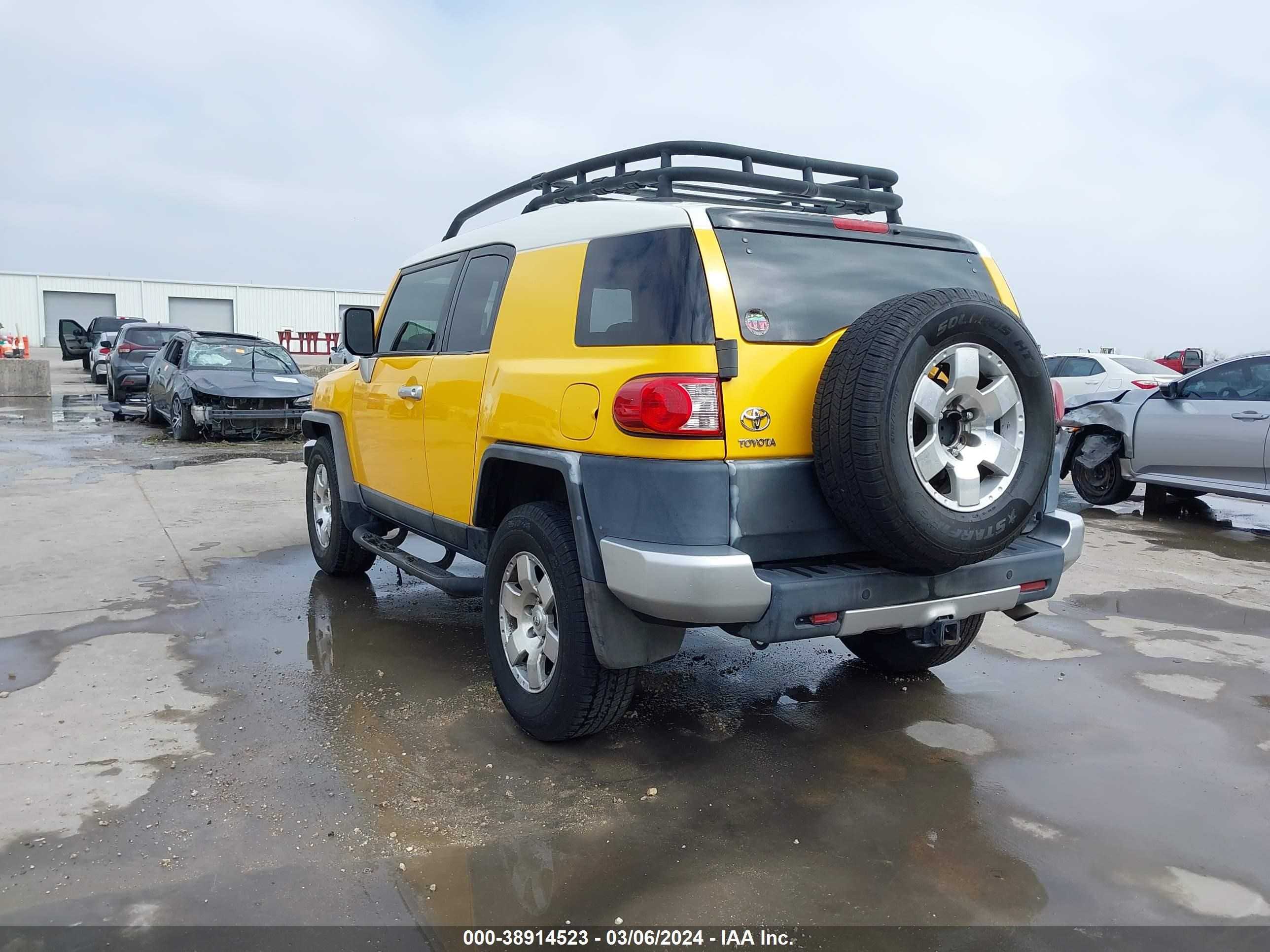 Photo 2 VIN: JTEBU11F570046399 - TOYOTA FJ CRUISER 