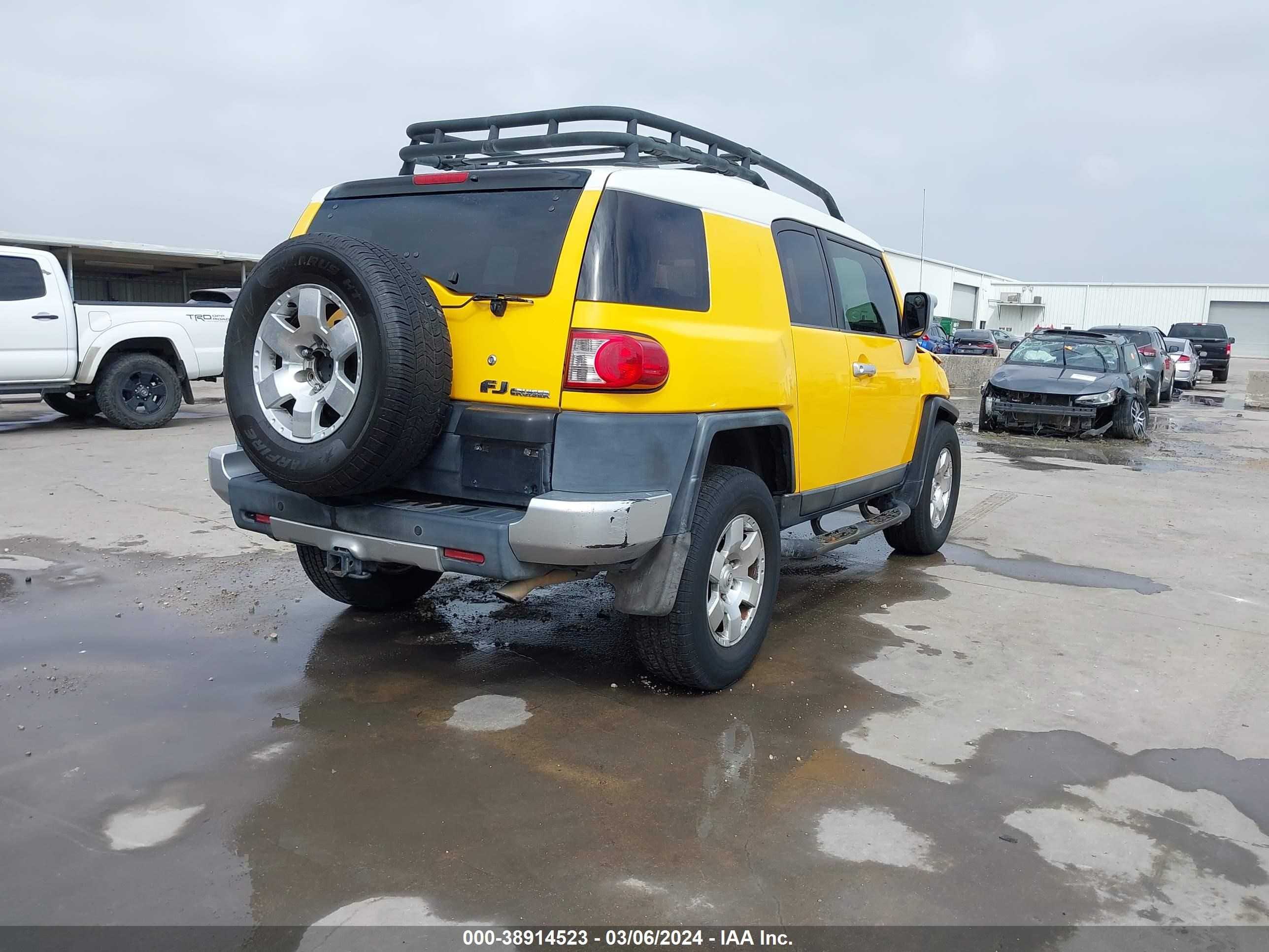 Photo 3 VIN: JTEBU11F570046399 - TOYOTA FJ CRUISER 