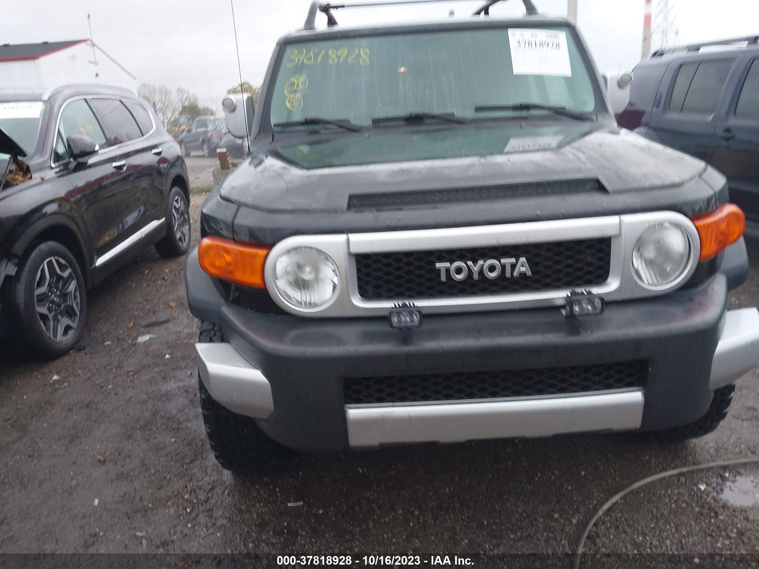 Photo 11 VIN: JTEBU11F570079399 - TOYOTA FJ CRUISER 