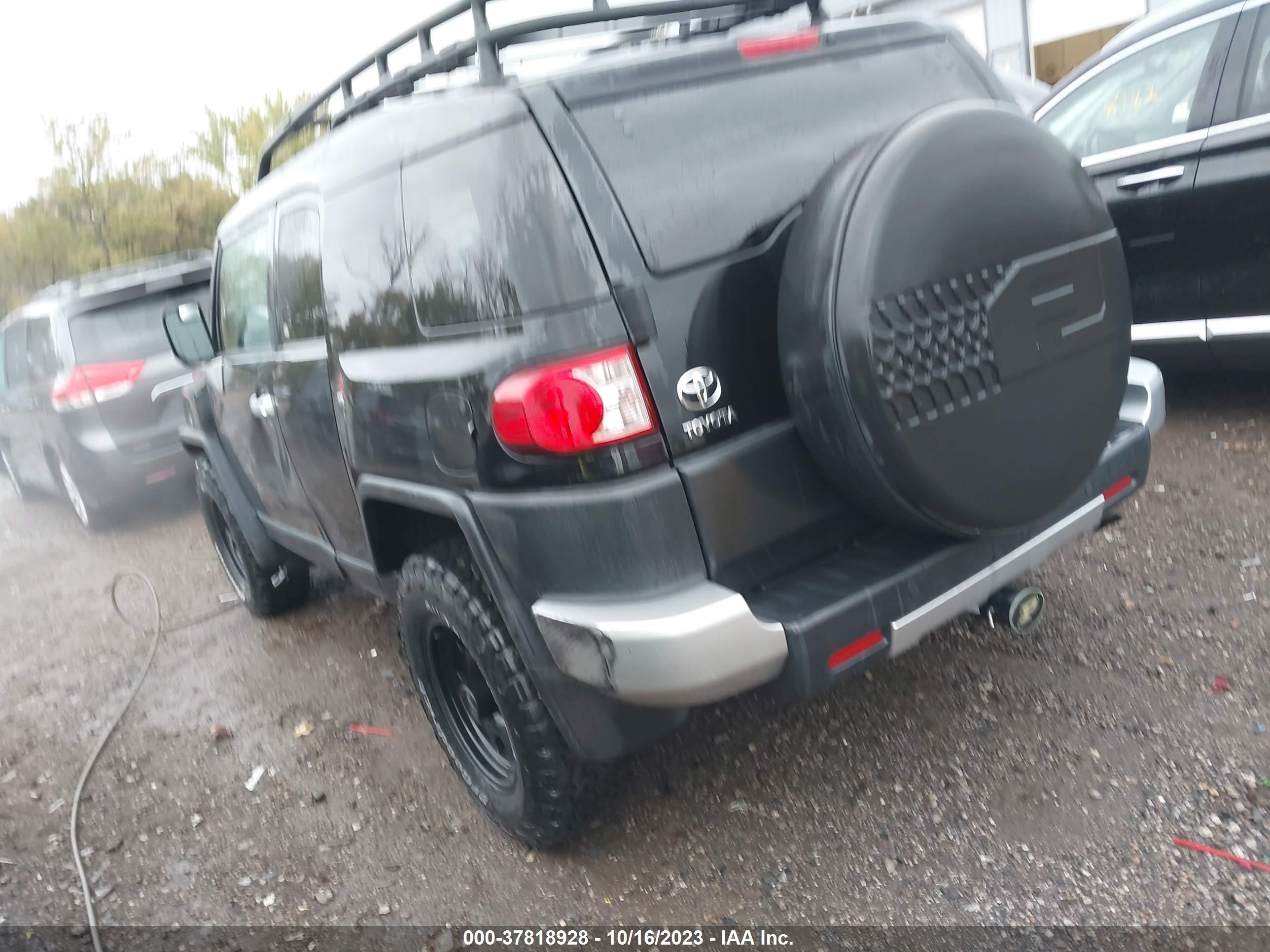 Photo 2 VIN: JTEBU11F570079399 - TOYOTA FJ CRUISER 