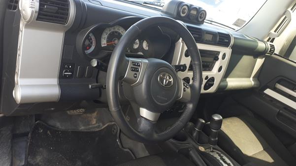 Photo 12 VIN: JTEBU11F5CK119334 - TOYOTA FJ CRUISER 