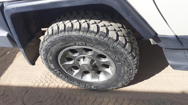 Photo 31 VIN: JTEBU11F5CK119334 - TOYOTA FJ CRUISER 