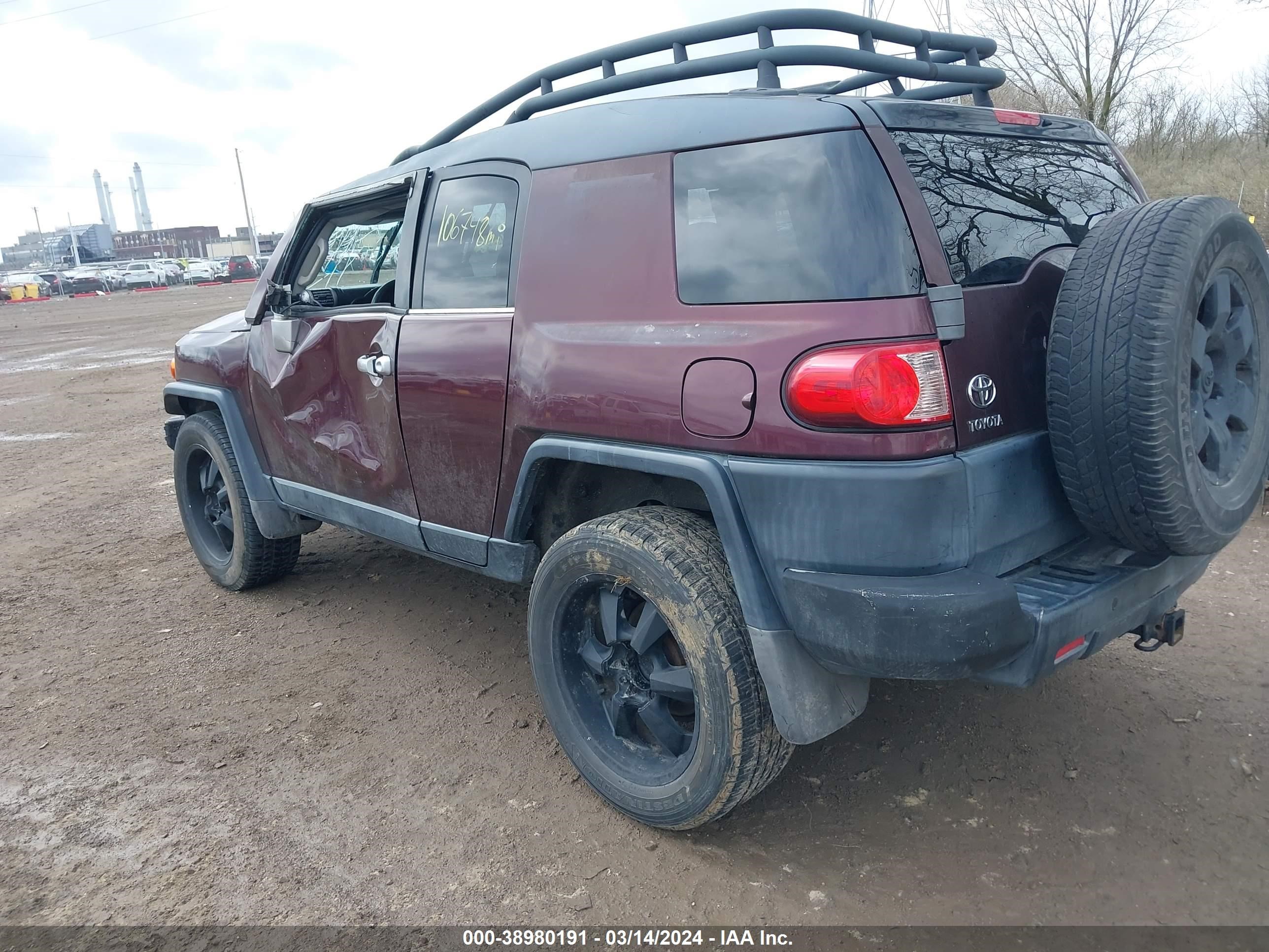 Photo 2 VIN: JTEBU11F670015789 - TOYOTA FJ CRUISER 