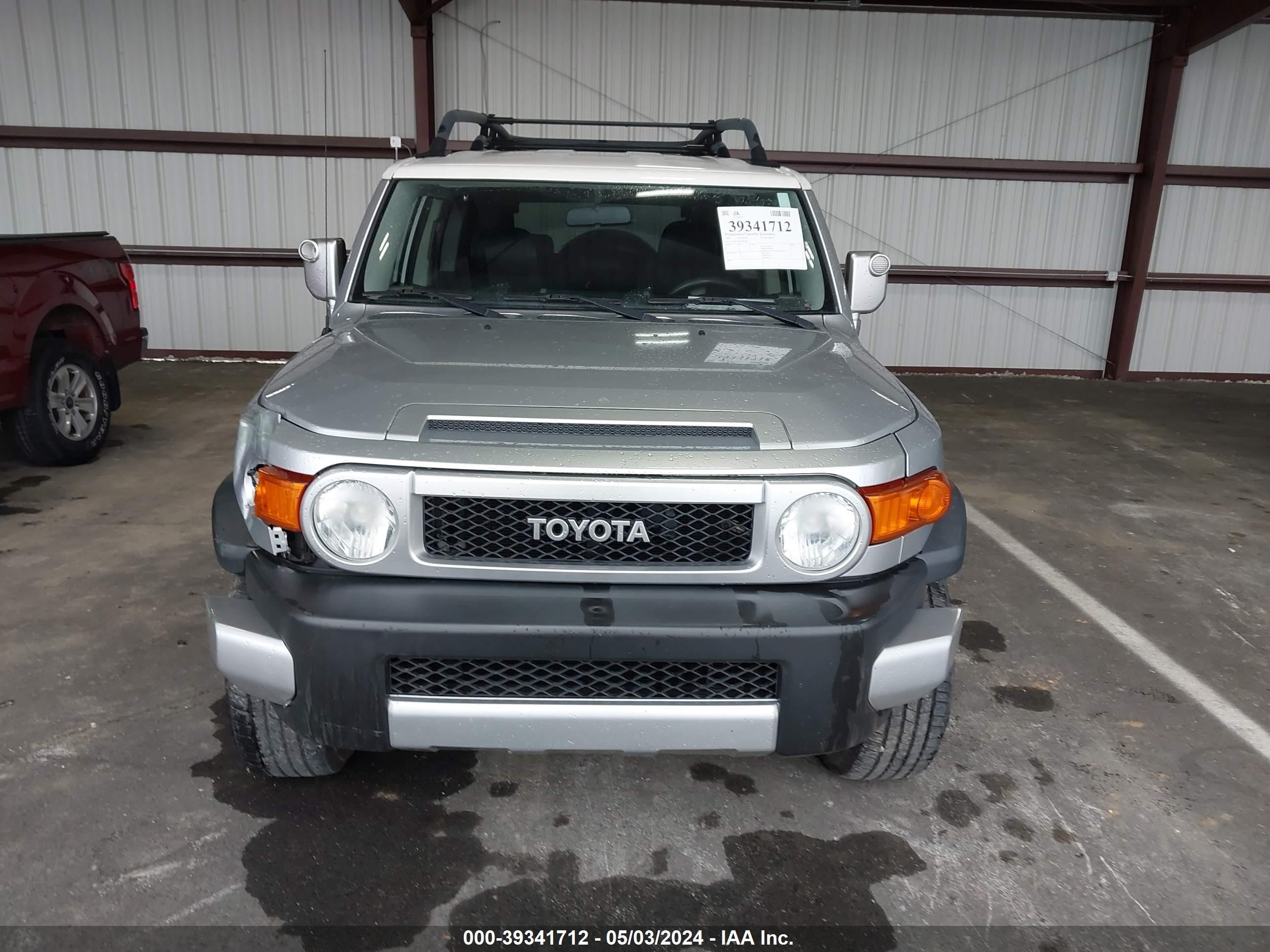 Photo 11 VIN: JTEBU11F670024282 - TOYOTA FJ CRUISER 