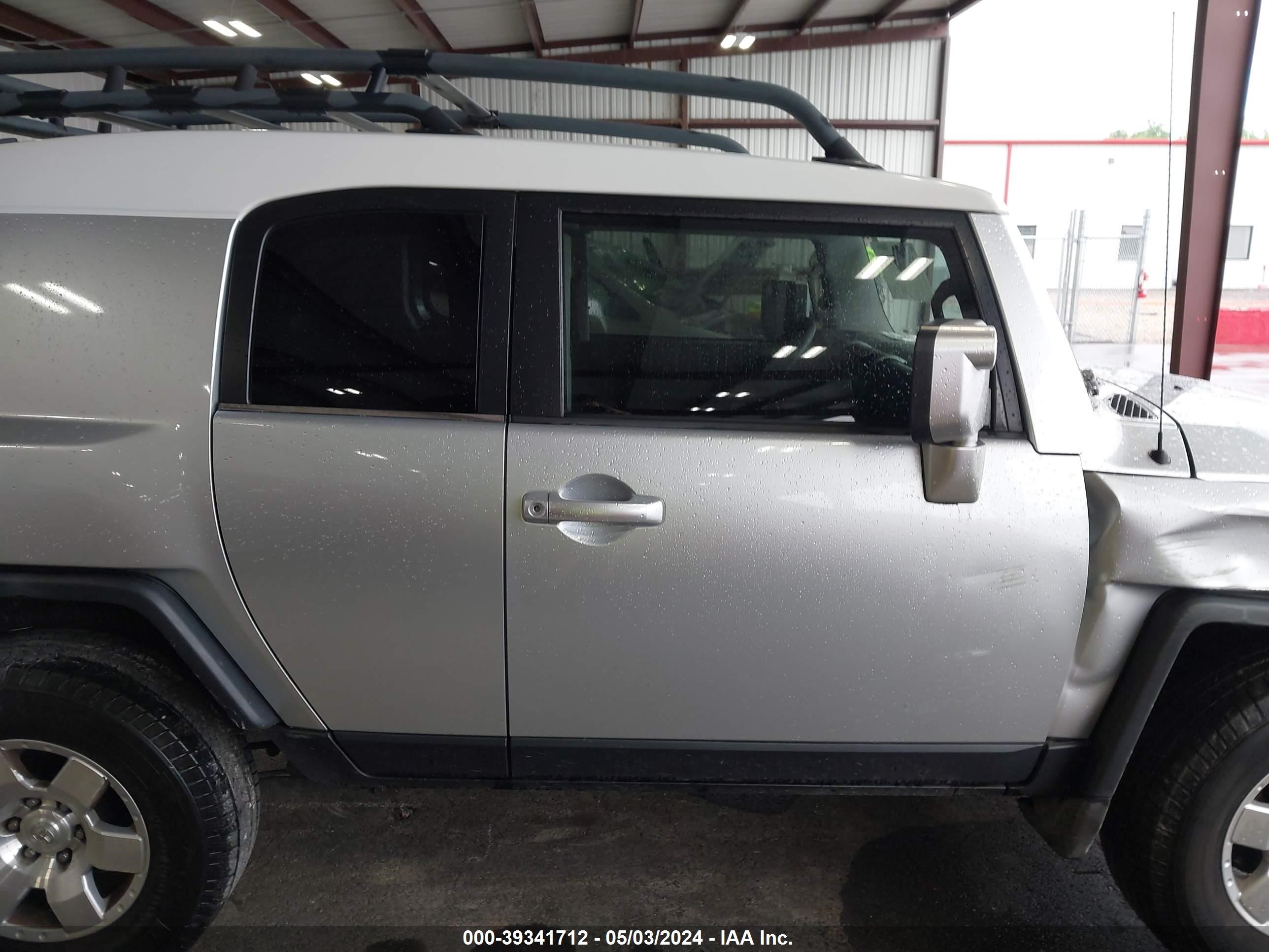 Photo 12 VIN: JTEBU11F670024282 - TOYOTA FJ CRUISER 