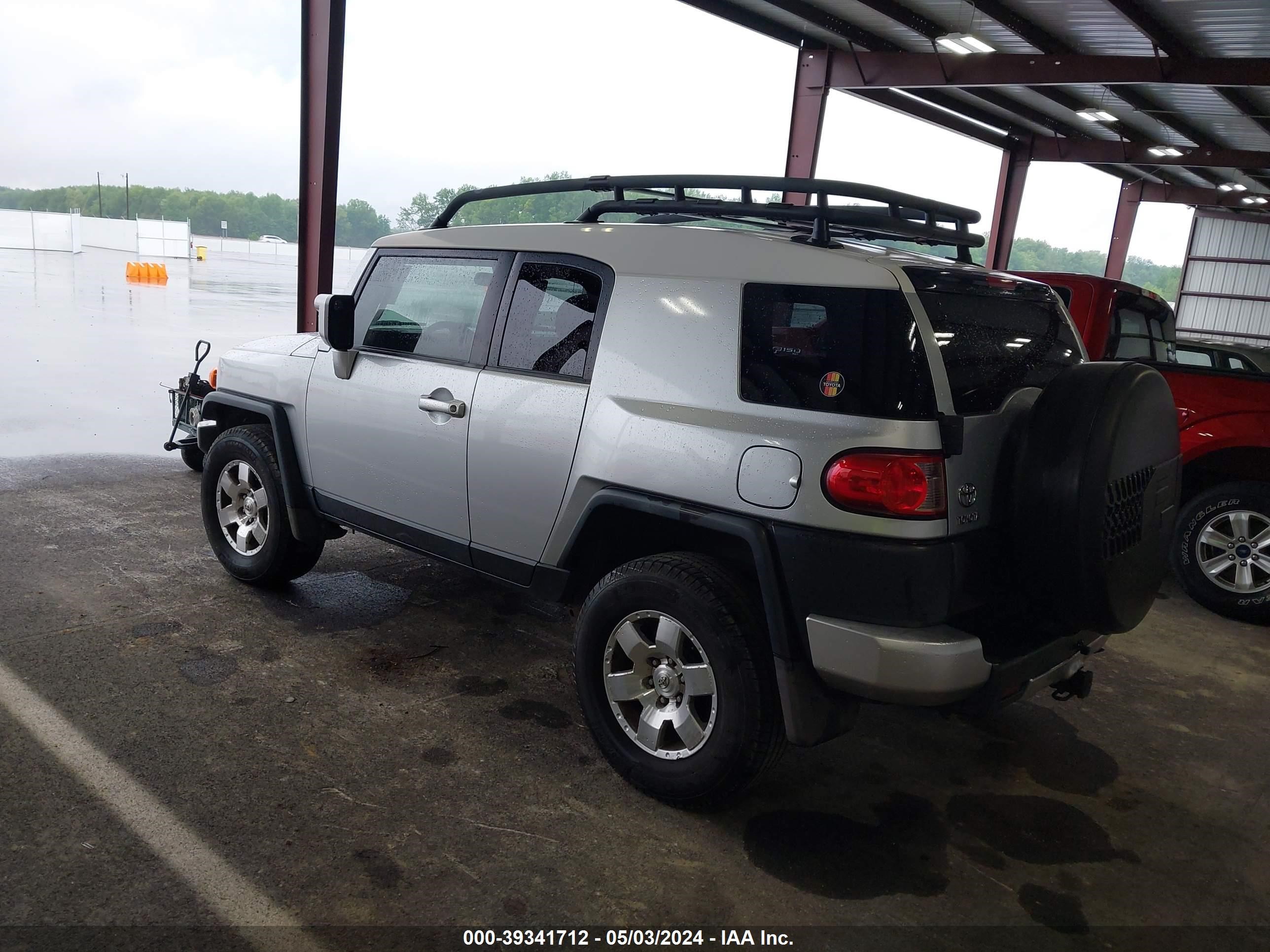 Photo 2 VIN: JTEBU11F670024282 - TOYOTA FJ CRUISER 