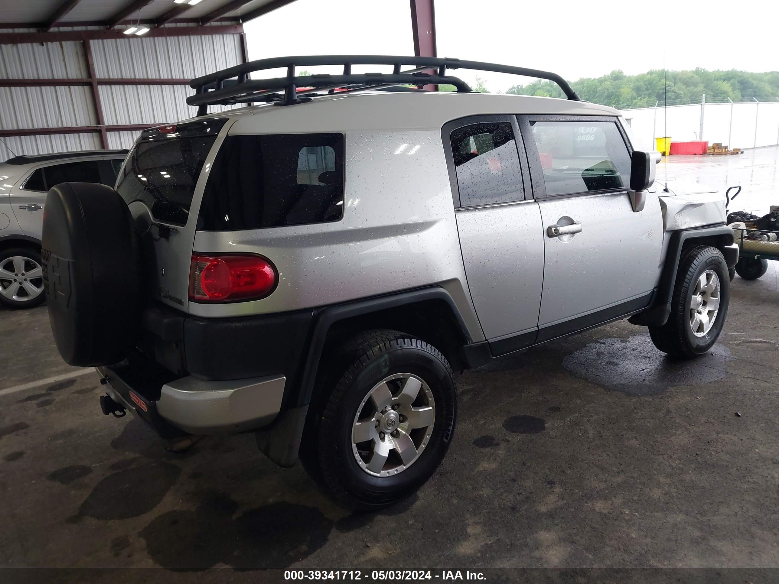 Photo 3 VIN: JTEBU11F670024282 - TOYOTA FJ CRUISER 