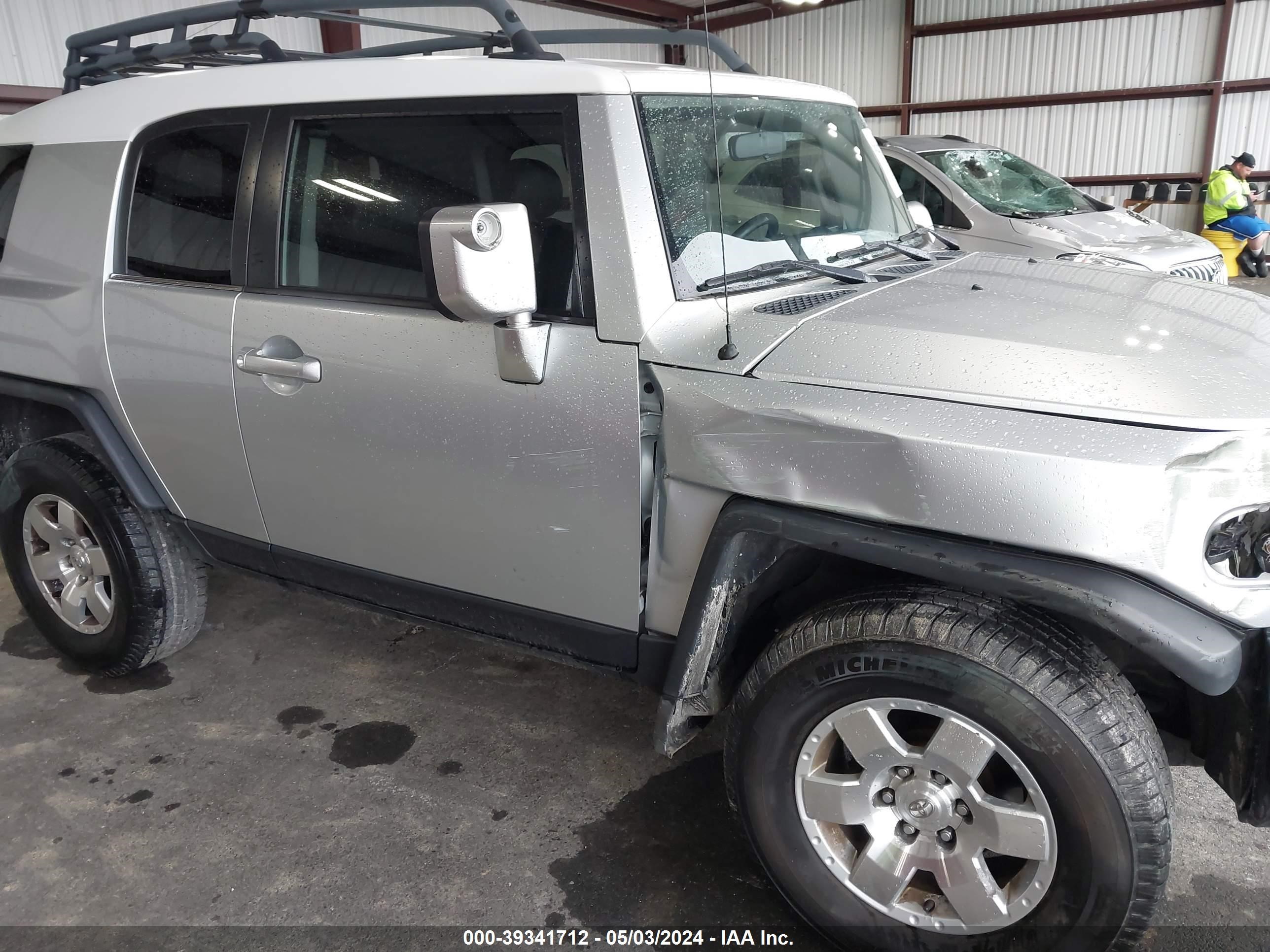 Photo 5 VIN: JTEBU11F670024282 - TOYOTA FJ CRUISER 