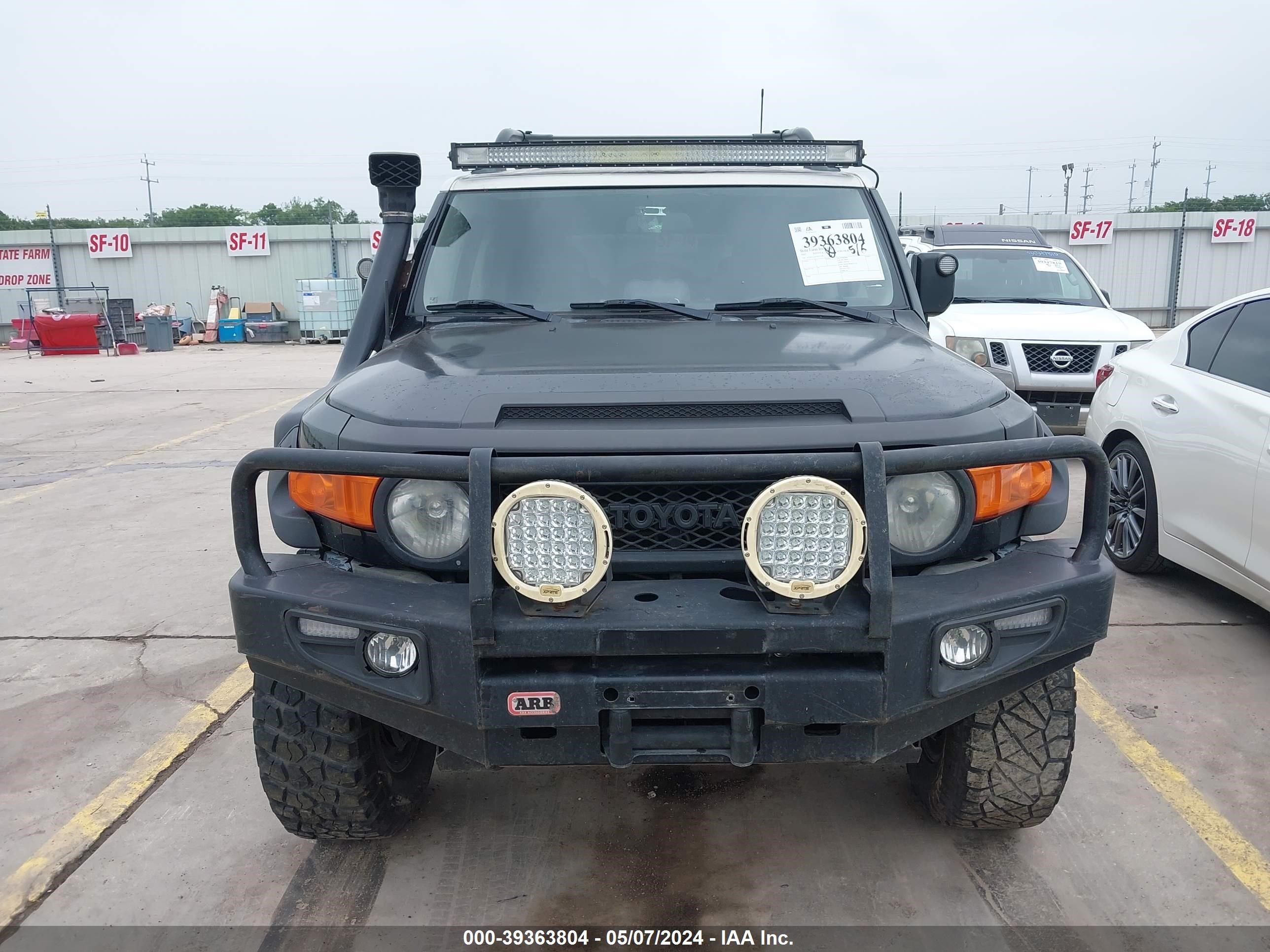 Photo 10 VIN: JTEBU11F670071358 - TOYOTA FJ CRUISER 