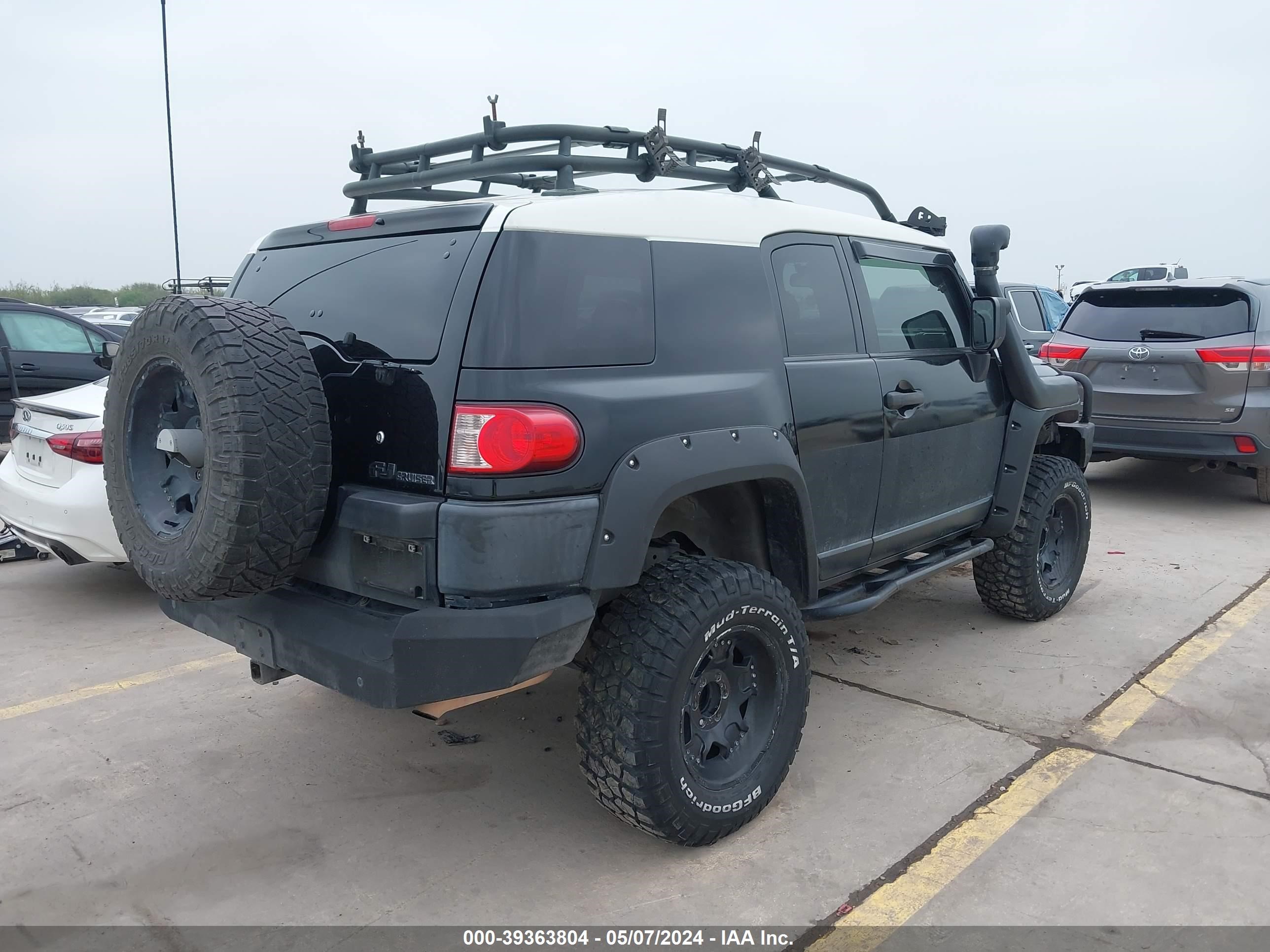 Photo 3 VIN: JTEBU11F670071358 - TOYOTA FJ CRUISER 