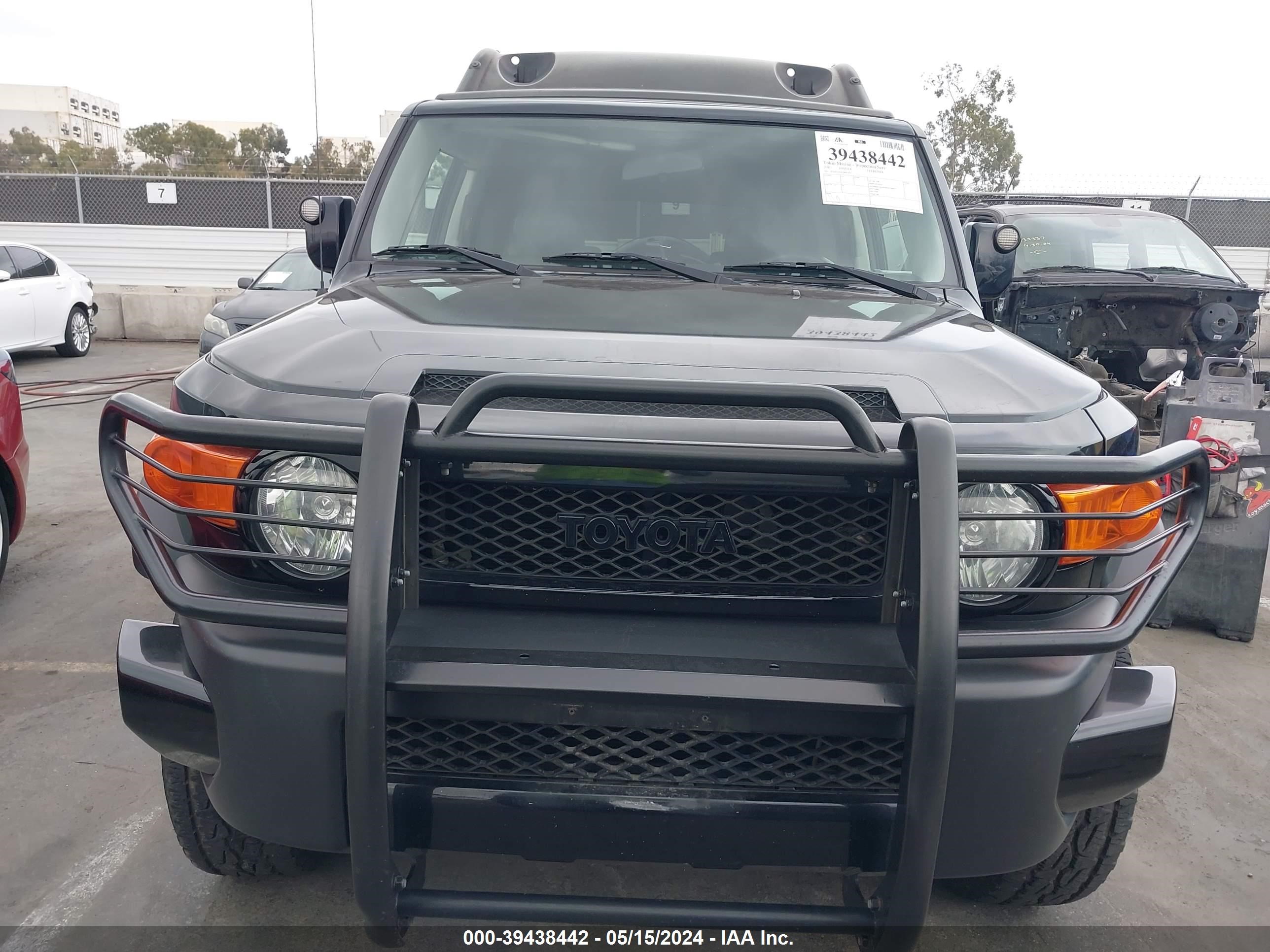 Photo 10 VIN: JTEBU11F670091352 - TOYOTA FJ CRUISER 