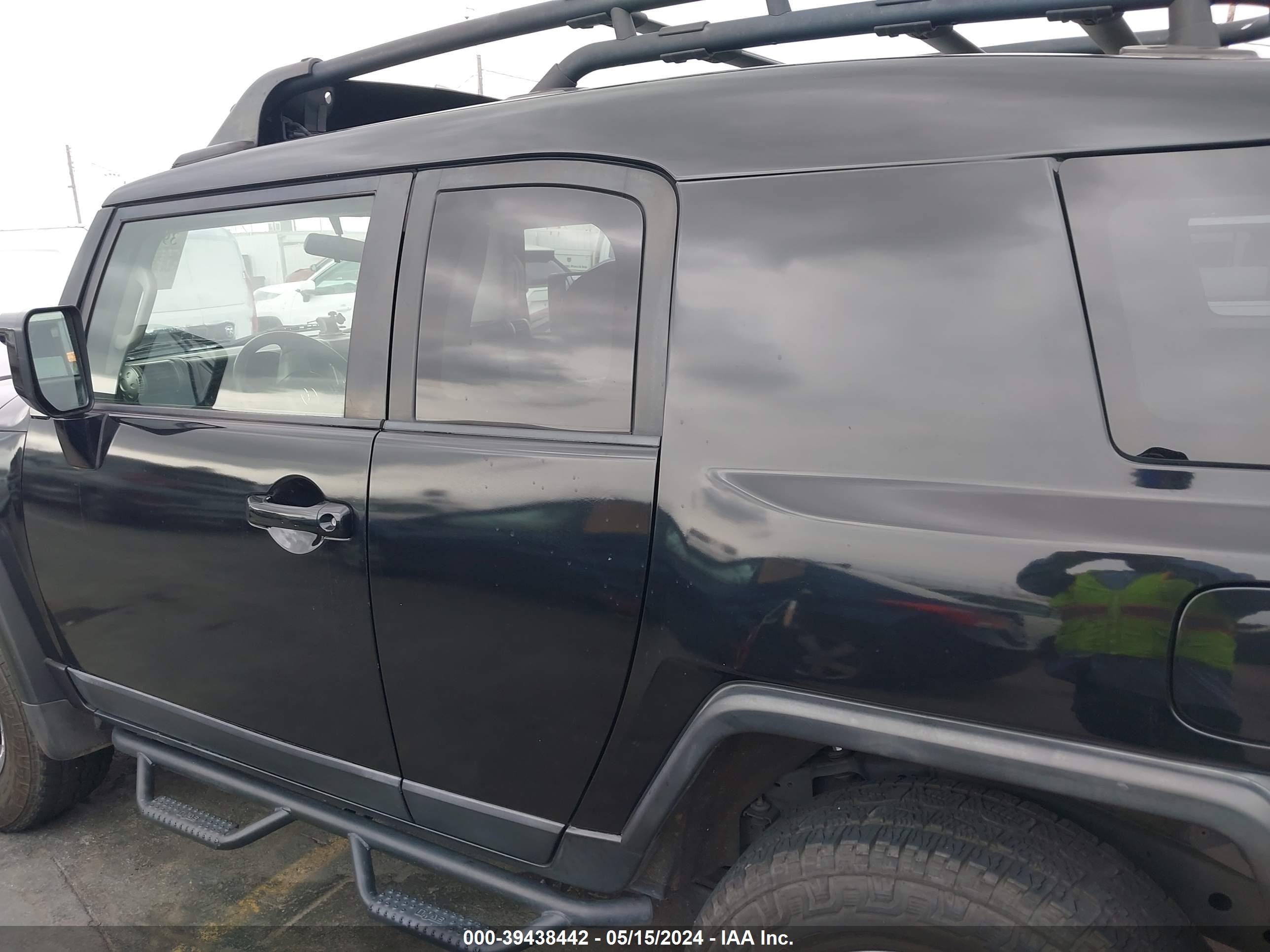 Photo 12 VIN: JTEBU11F670091352 - TOYOTA FJ CRUISER 