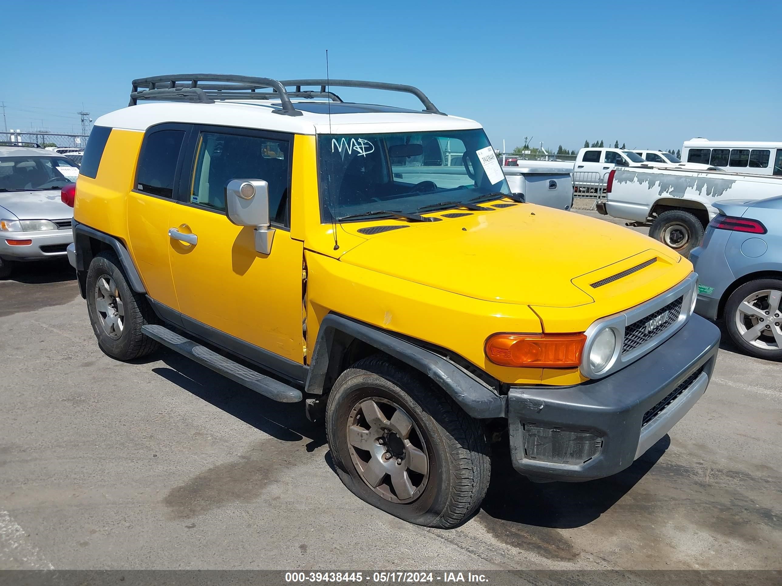 Photo 0 VIN: JTEBU11F770064239 - TOYOTA FJ CRUISER 