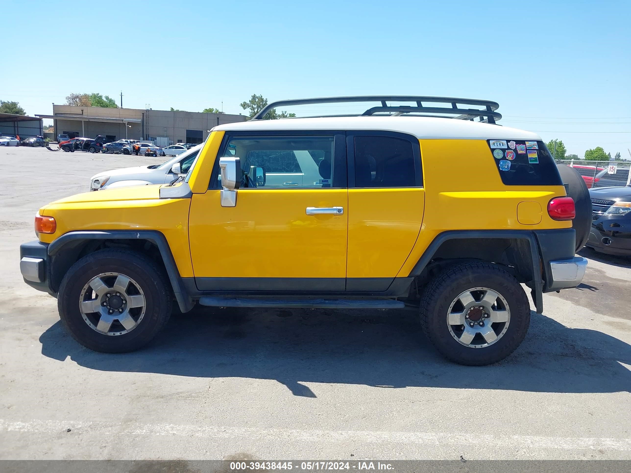 Photo 13 VIN: JTEBU11F770064239 - TOYOTA FJ CRUISER 