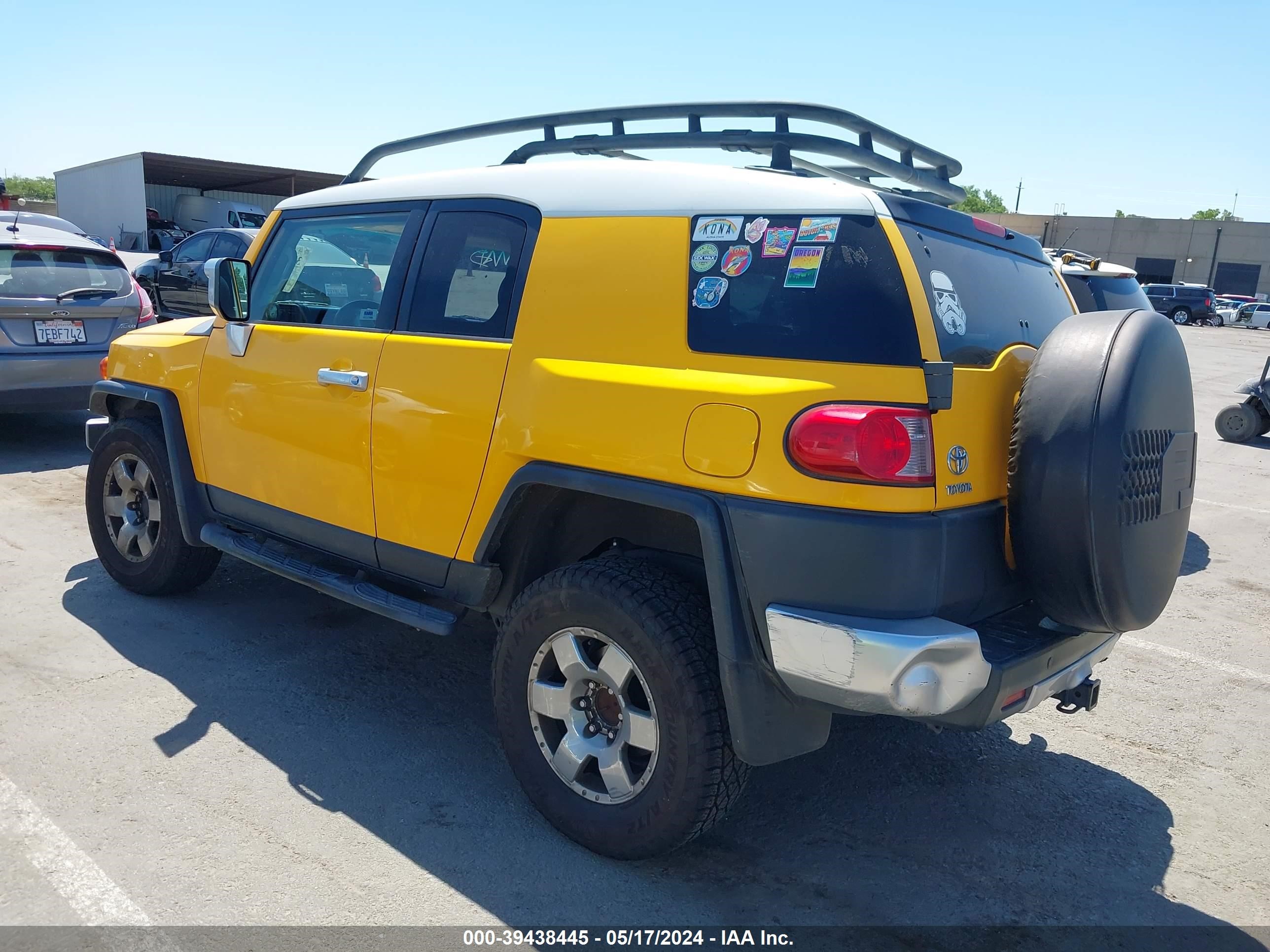 Photo 2 VIN: JTEBU11F770064239 - TOYOTA FJ CRUISER 