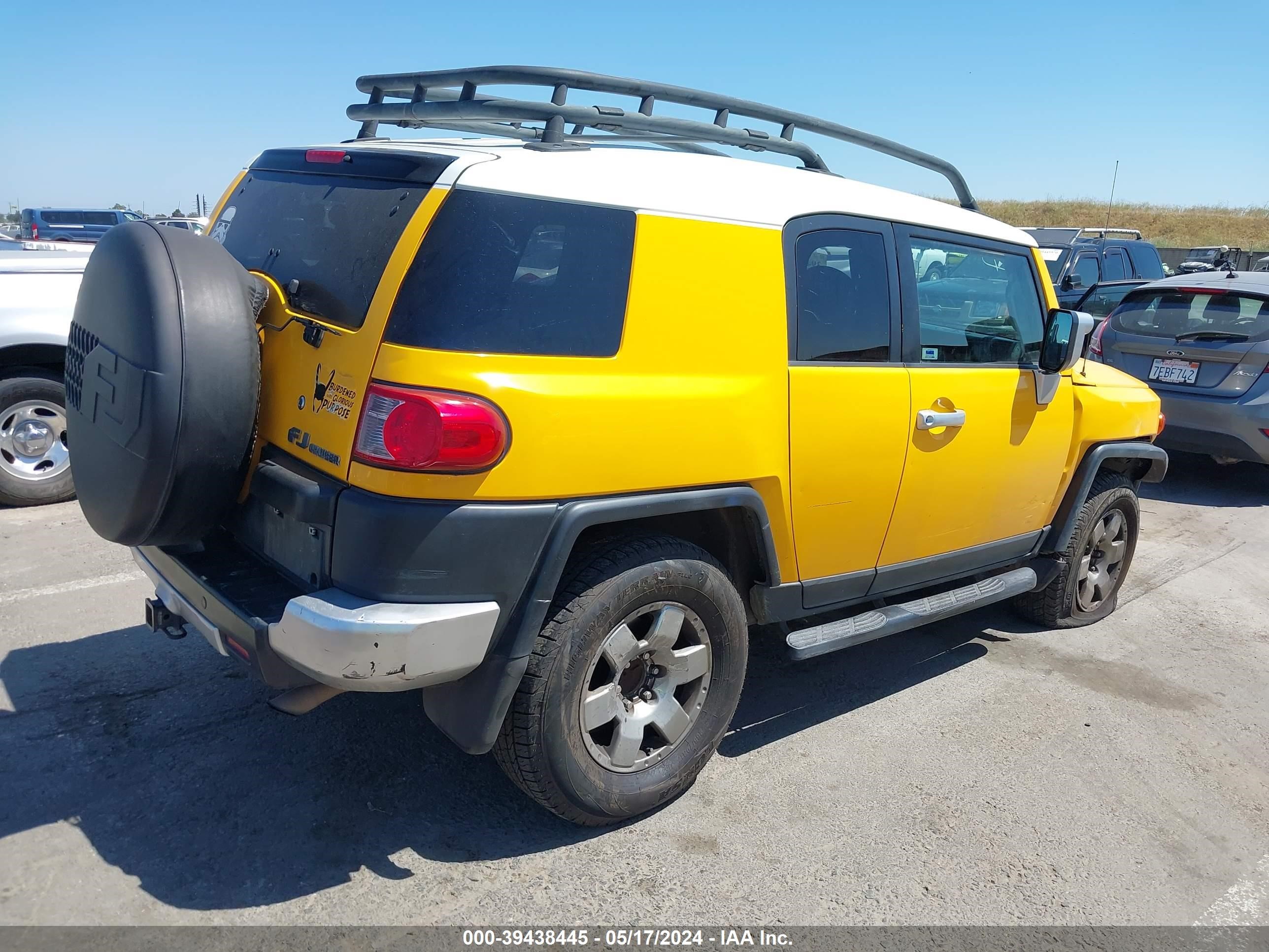 Photo 3 VIN: JTEBU11F770064239 - TOYOTA FJ CRUISER 