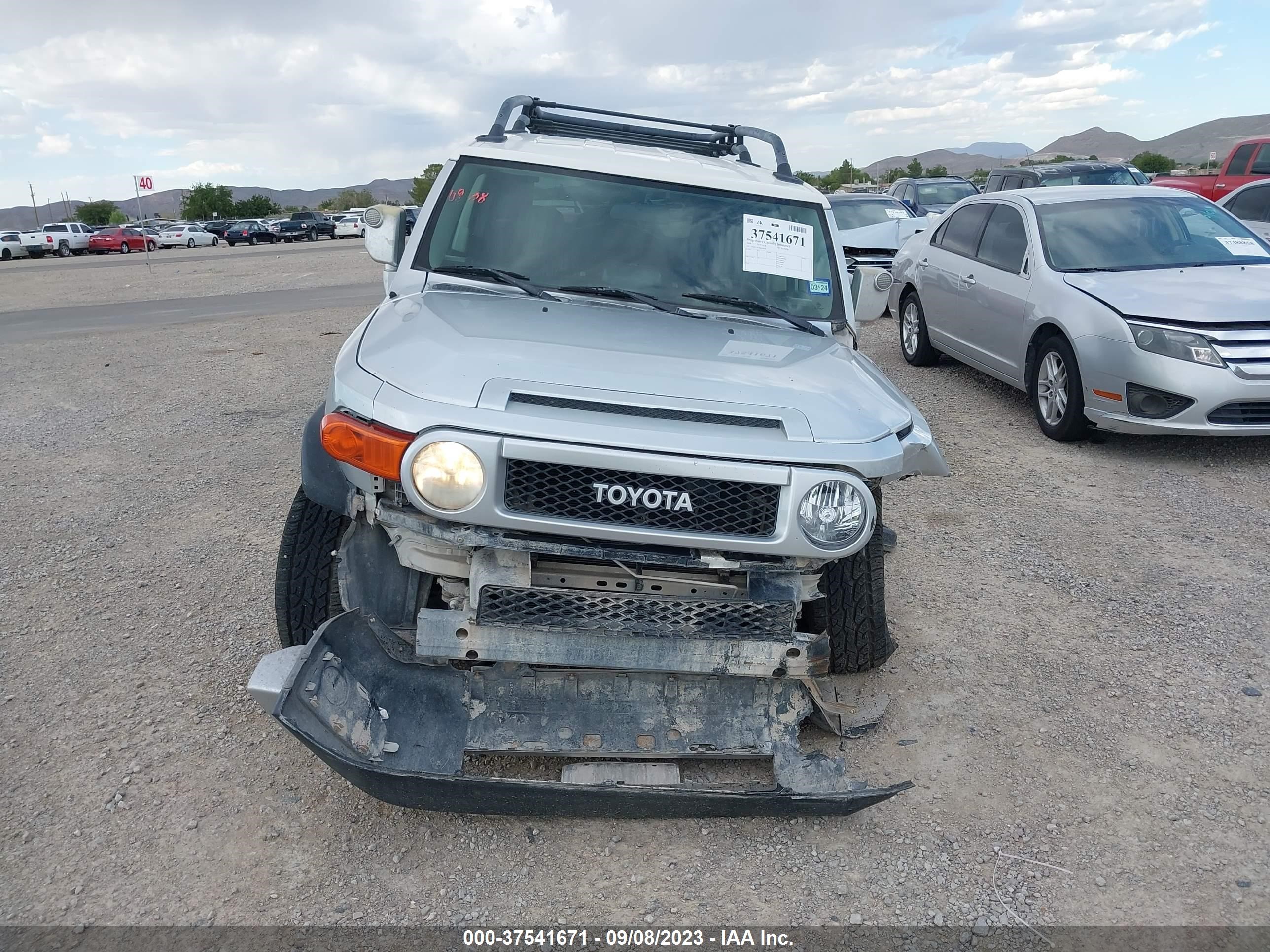 Photo 11 VIN: JTEBU11F78K029674 - TOYOTA FJ CRUISER 