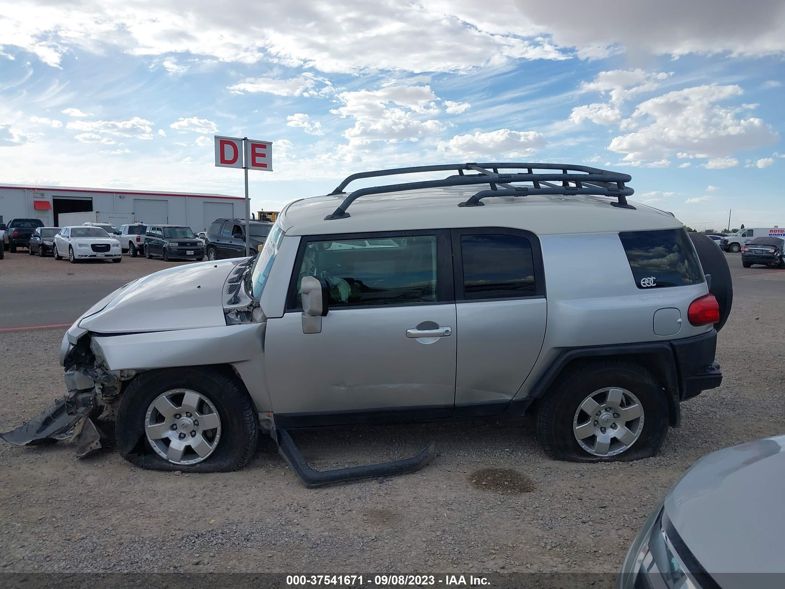 Photo 13 VIN: JTEBU11F78K029674 - TOYOTA FJ CRUISER 