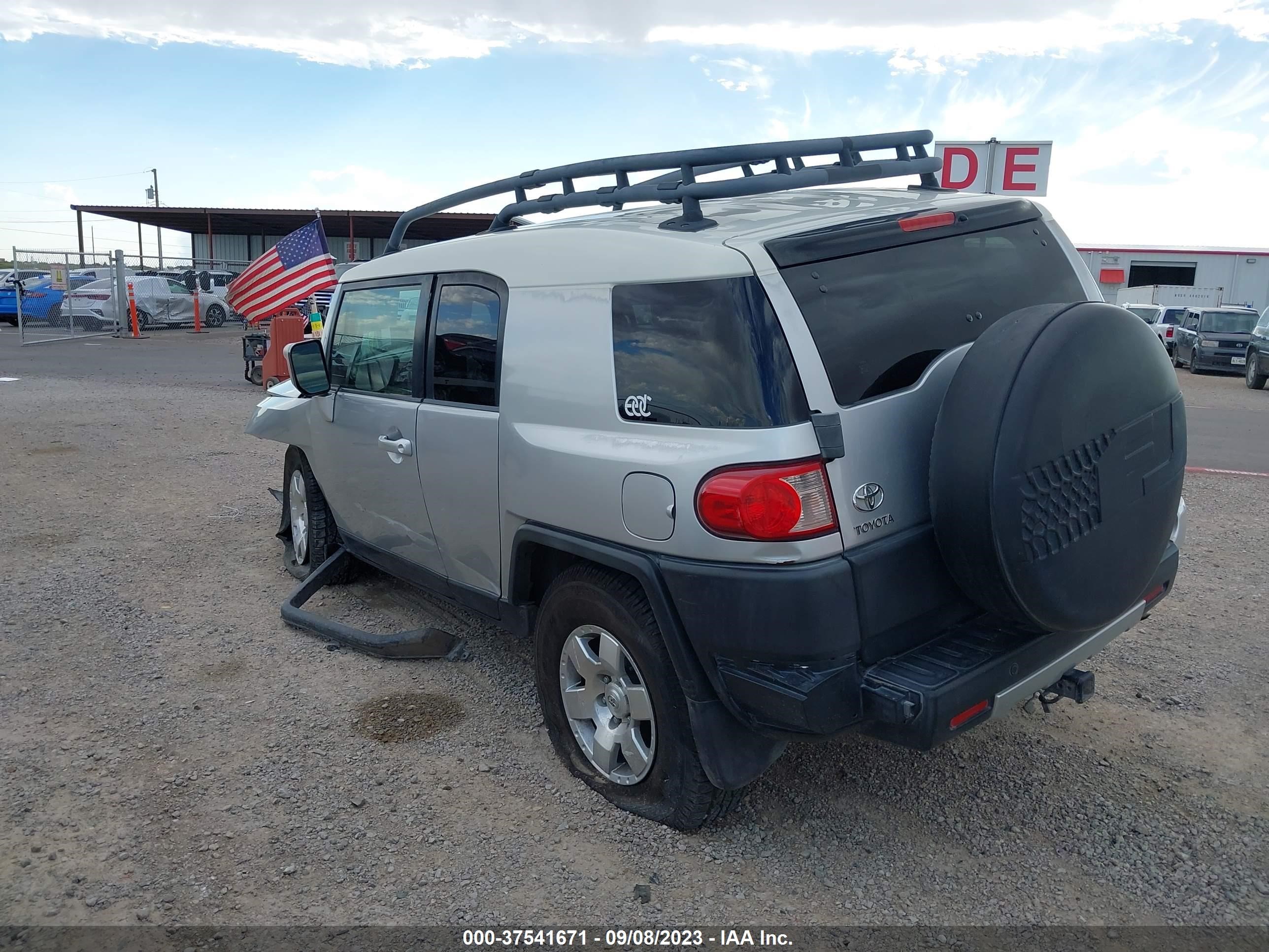 Photo 2 VIN: JTEBU11F78K029674 - TOYOTA FJ CRUISER 