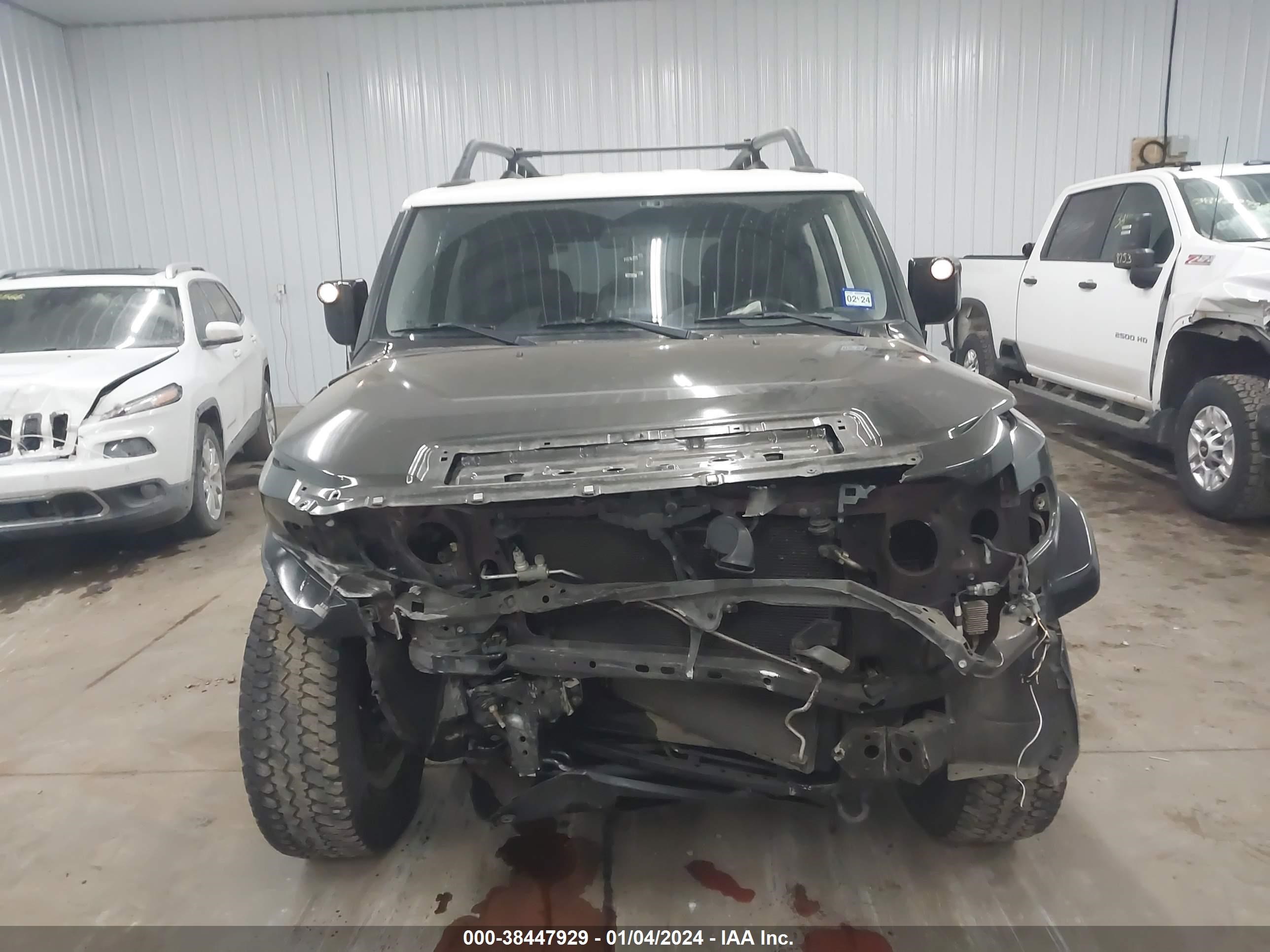 Photo 11 VIN: JTEBU11F870007676 - TOYOTA FJ CRUISER 