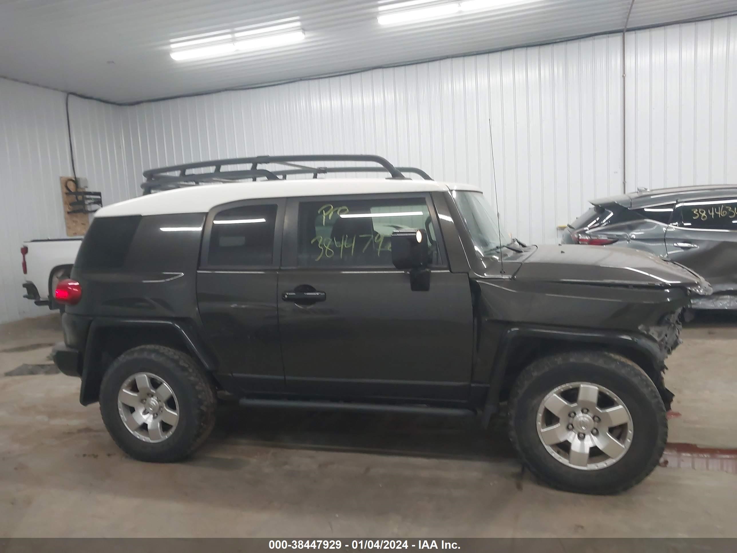 Photo 12 VIN: JTEBU11F870007676 - TOYOTA FJ CRUISER 