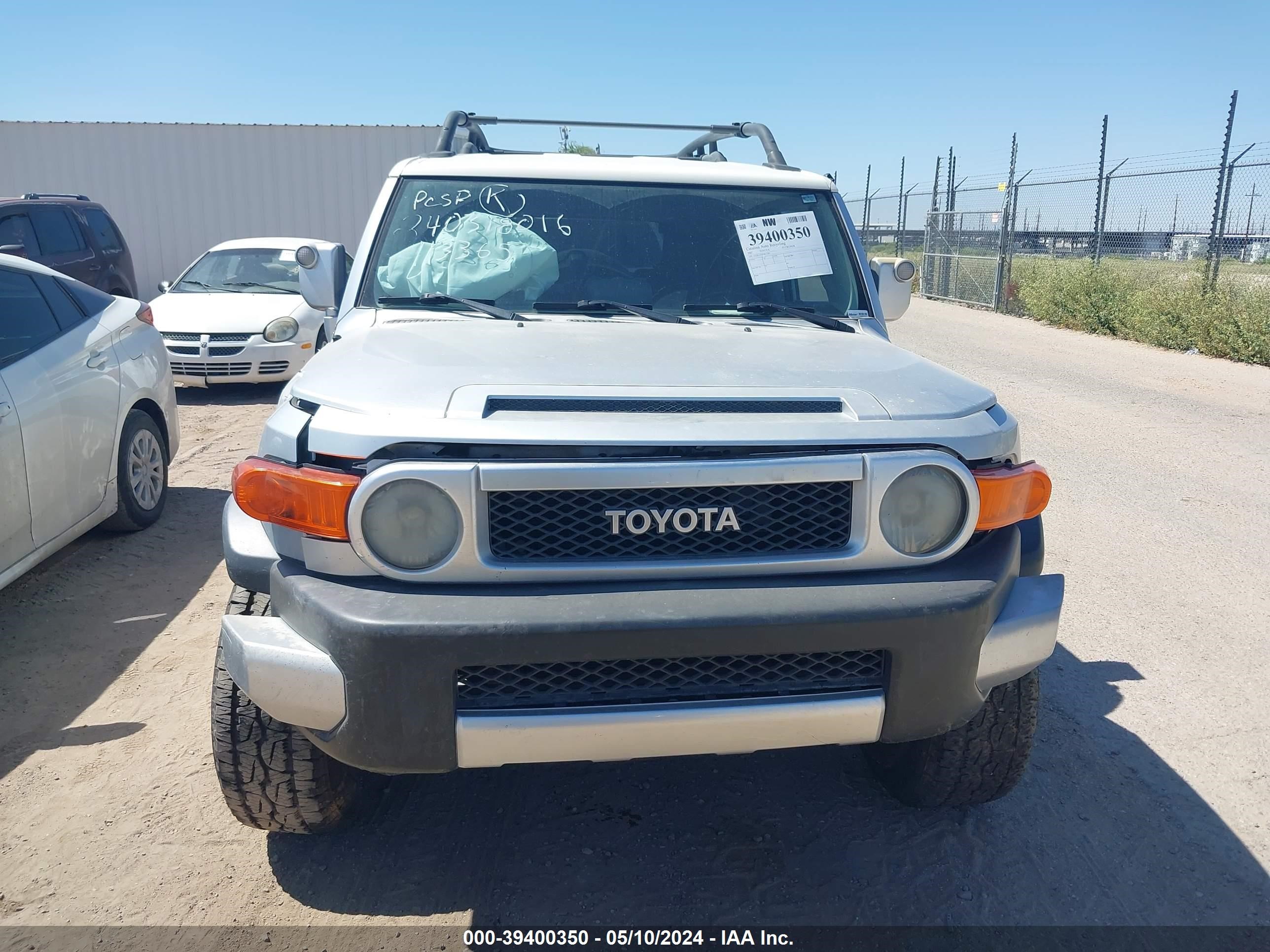 Photo 11 VIN: JTEBU11F870012182 - TOYOTA FJ CRUISER 