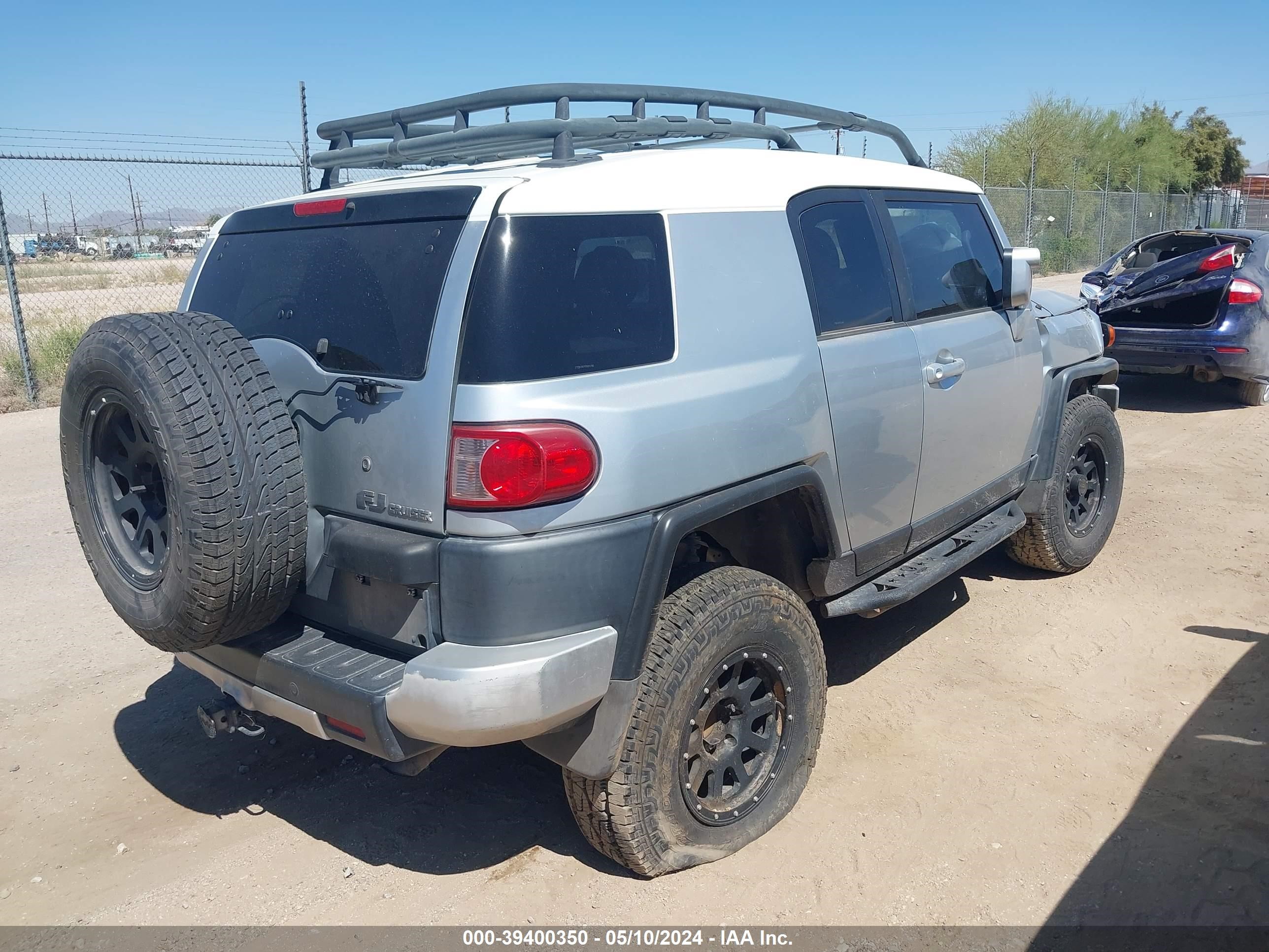 Photo 3 VIN: JTEBU11F870012182 - TOYOTA FJ CRUISER 