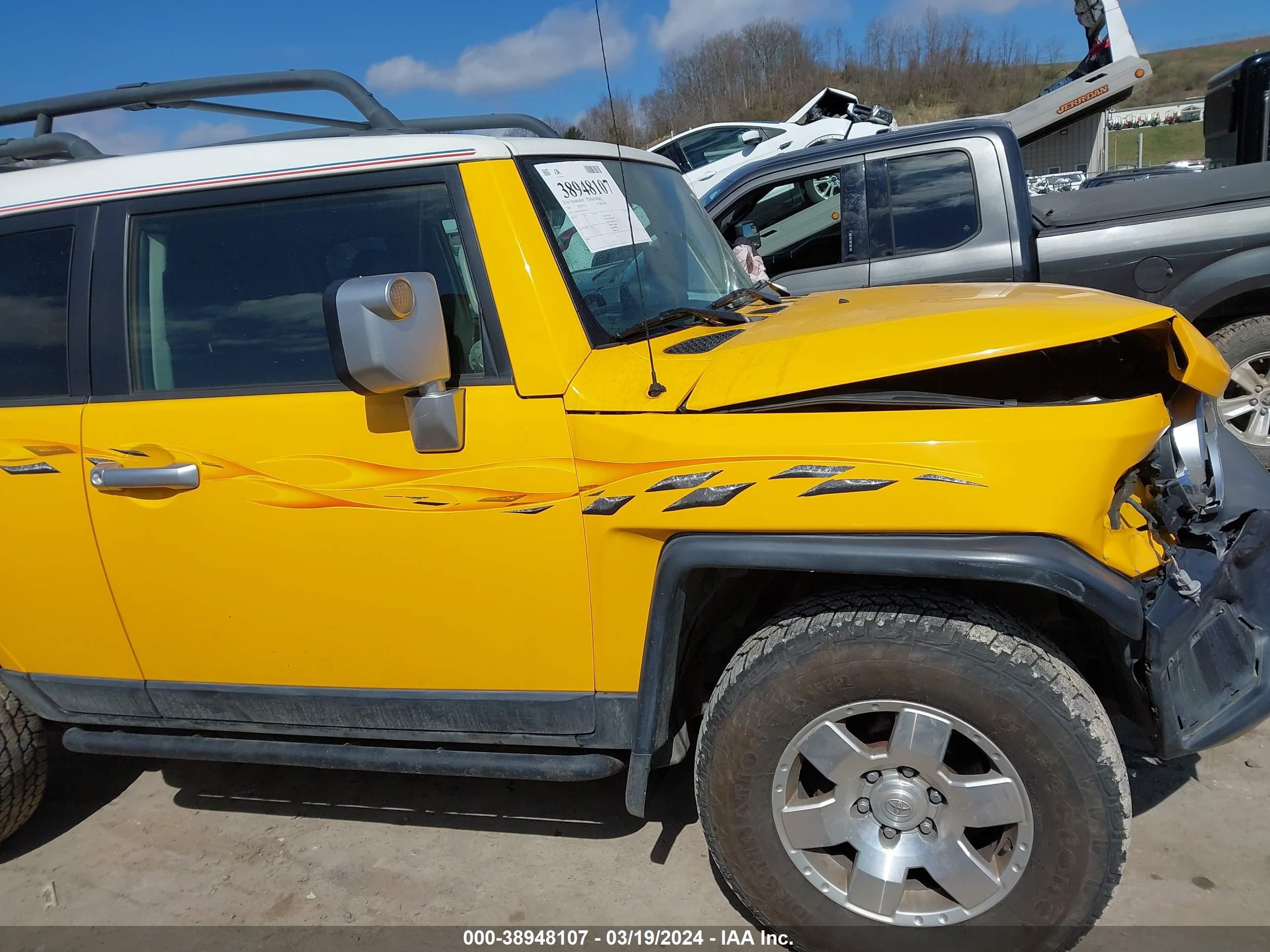 Photo 12 VIN: JTEBU11F870021352 - TOYOTA FJ CRUISER 