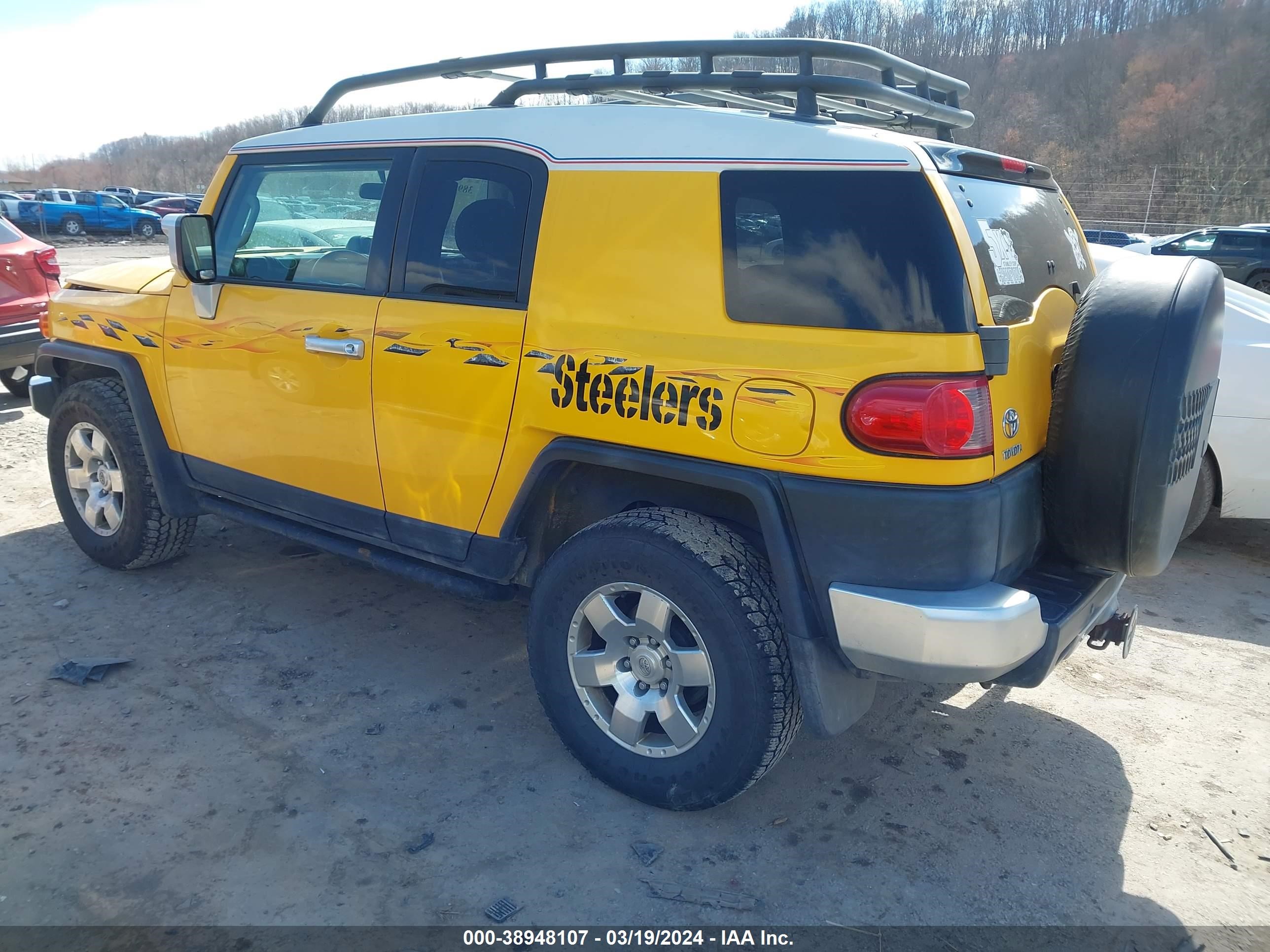 Photo 2 VIN: JTEBU11F870021352 - TOYOTA FJ CRUISER 