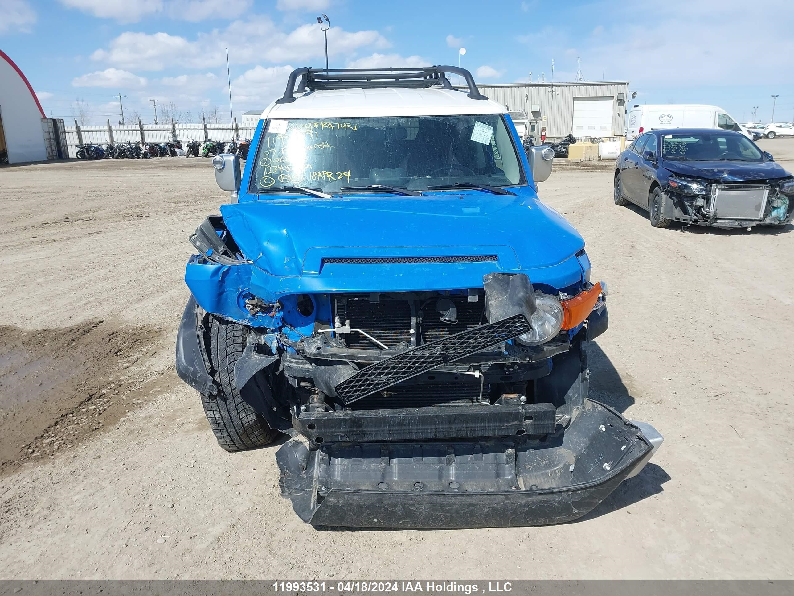 Photo 12 VIN: JTEBU11F870068686 - TOYOTA FJ CRUISER 