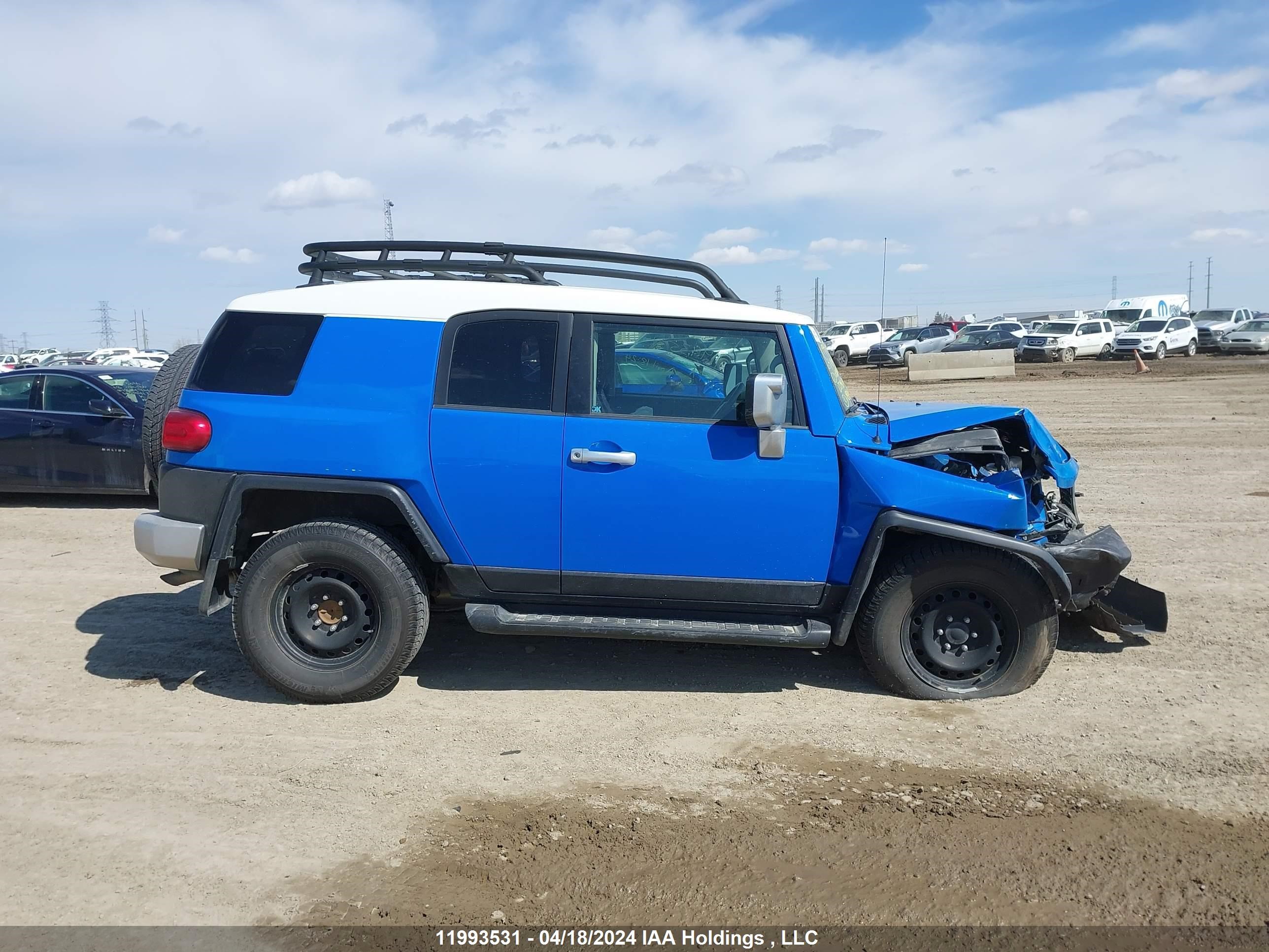 Photo 13 VIN: JTEBU11F870068686 - TOYOTA FJ CRUISER 