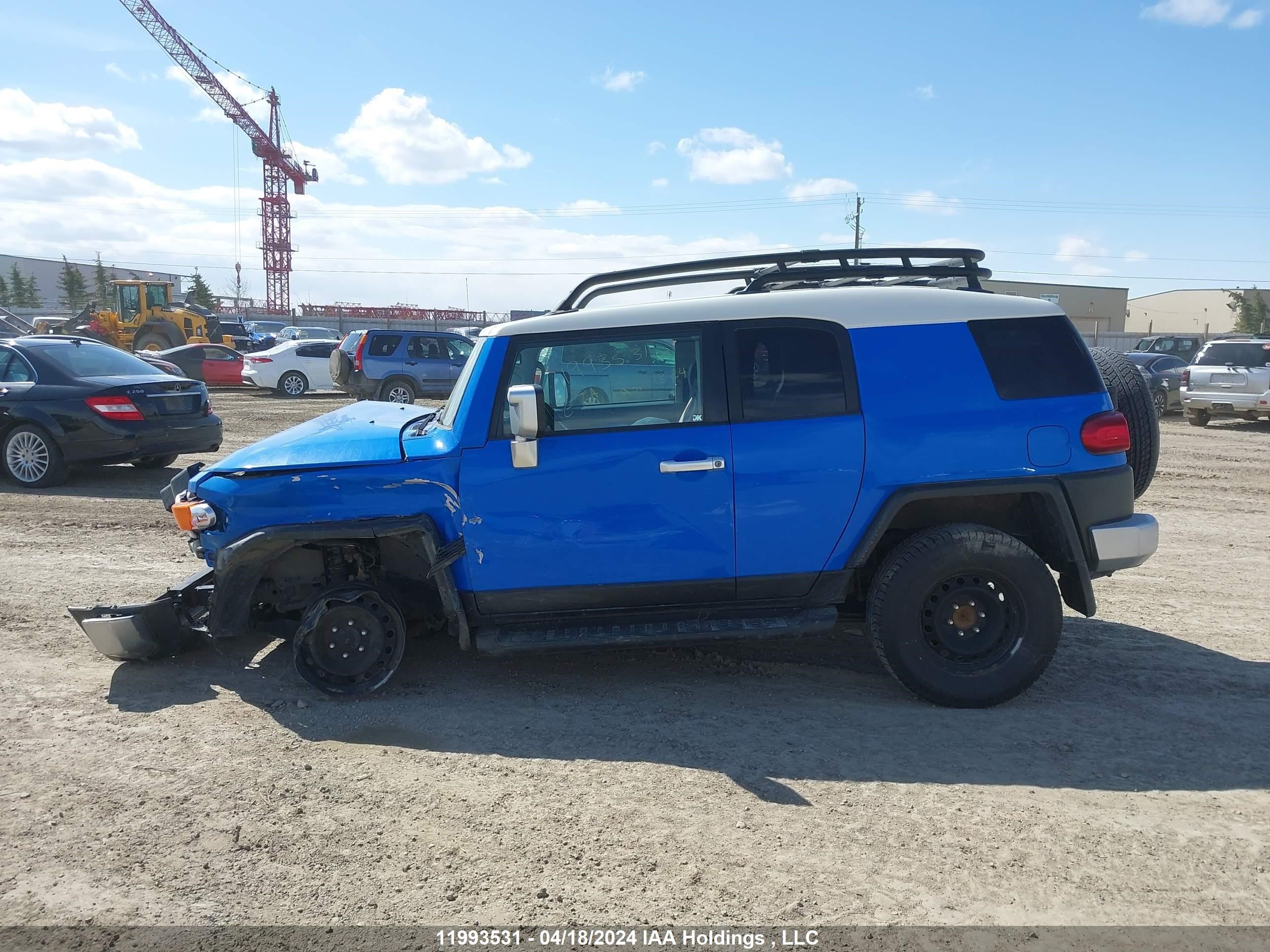 Photo 14 VIN: JTEBU11F870068686 - TOYOTA FJ CRUISER 